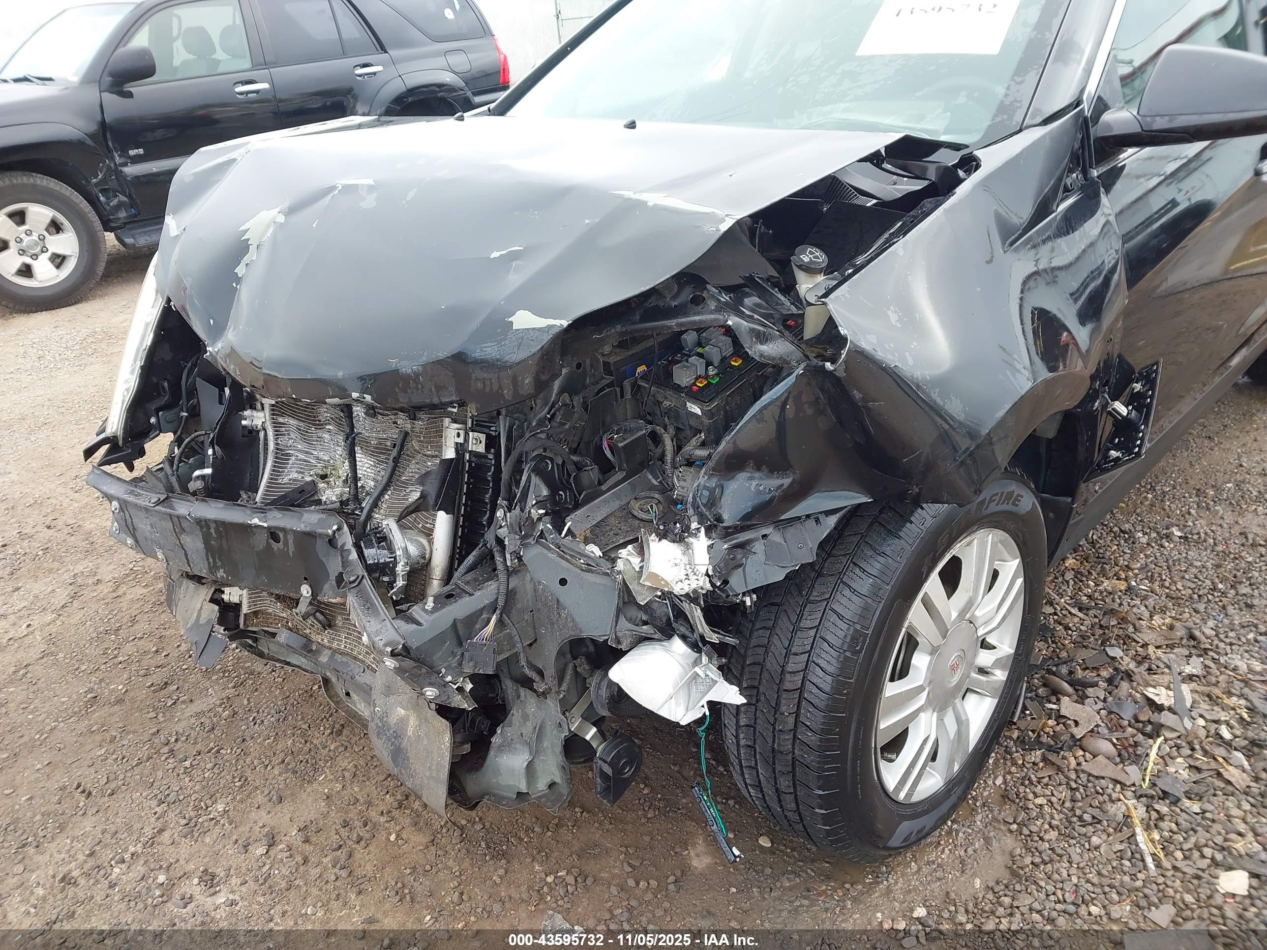 CADILLAC SRX image 6