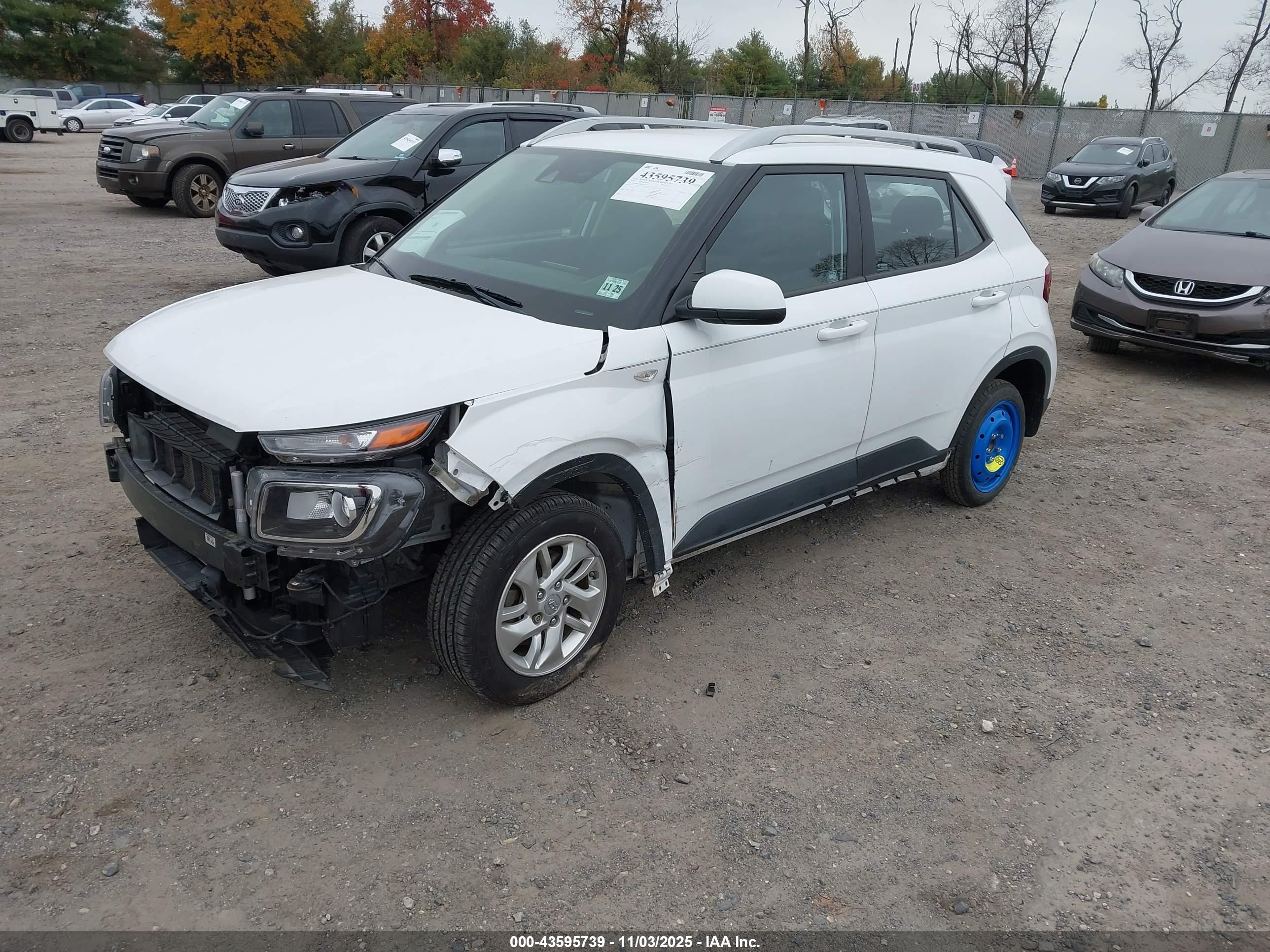 HYUNDAI VENUE image 2
