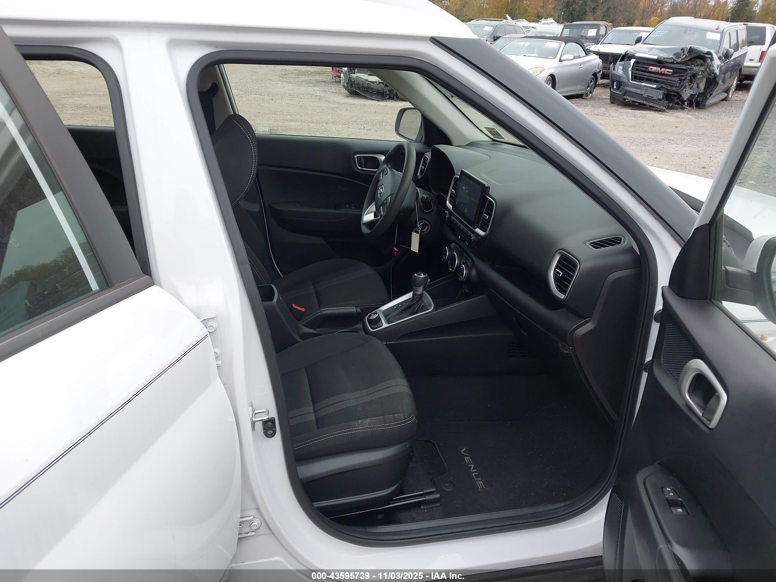HYUNDAI VENUE image 5