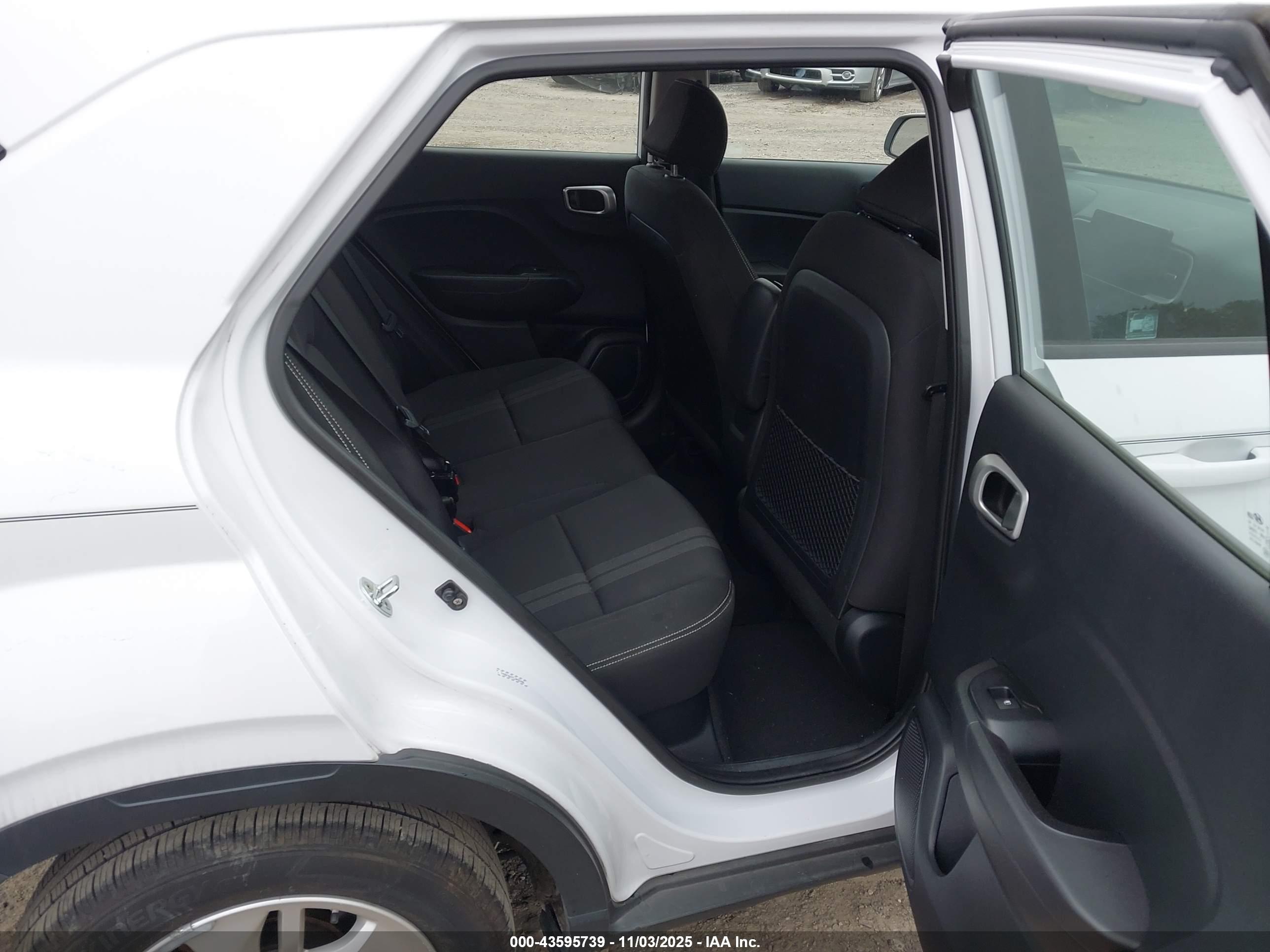 HYUNDAI VENUE image 8