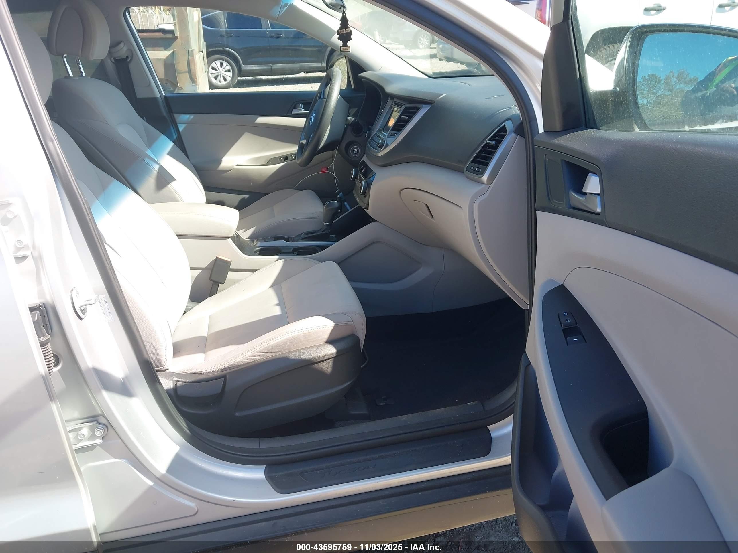 HYUNDAI TUCSON image 5