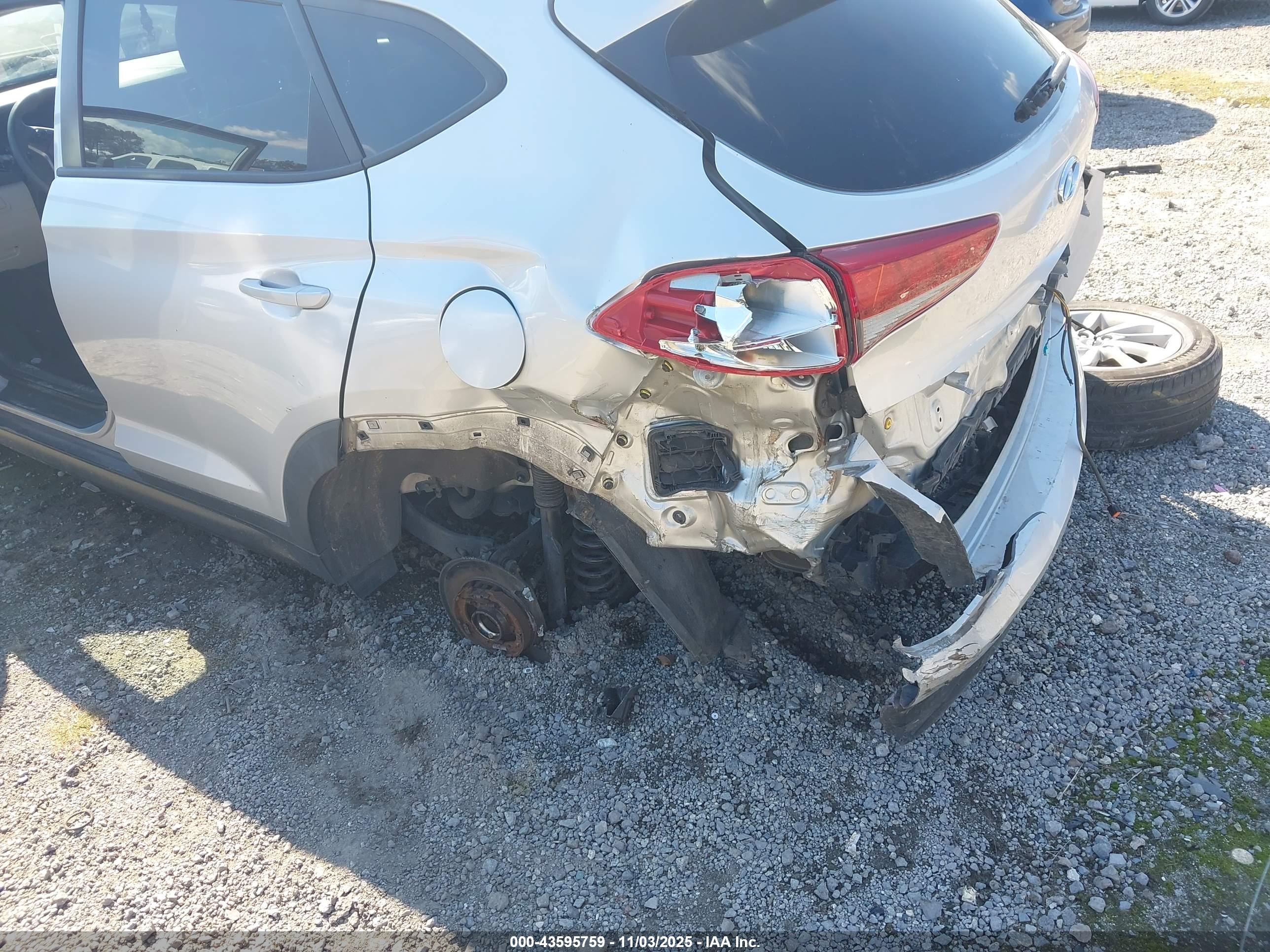 HYUNDAI TUCSON image 6