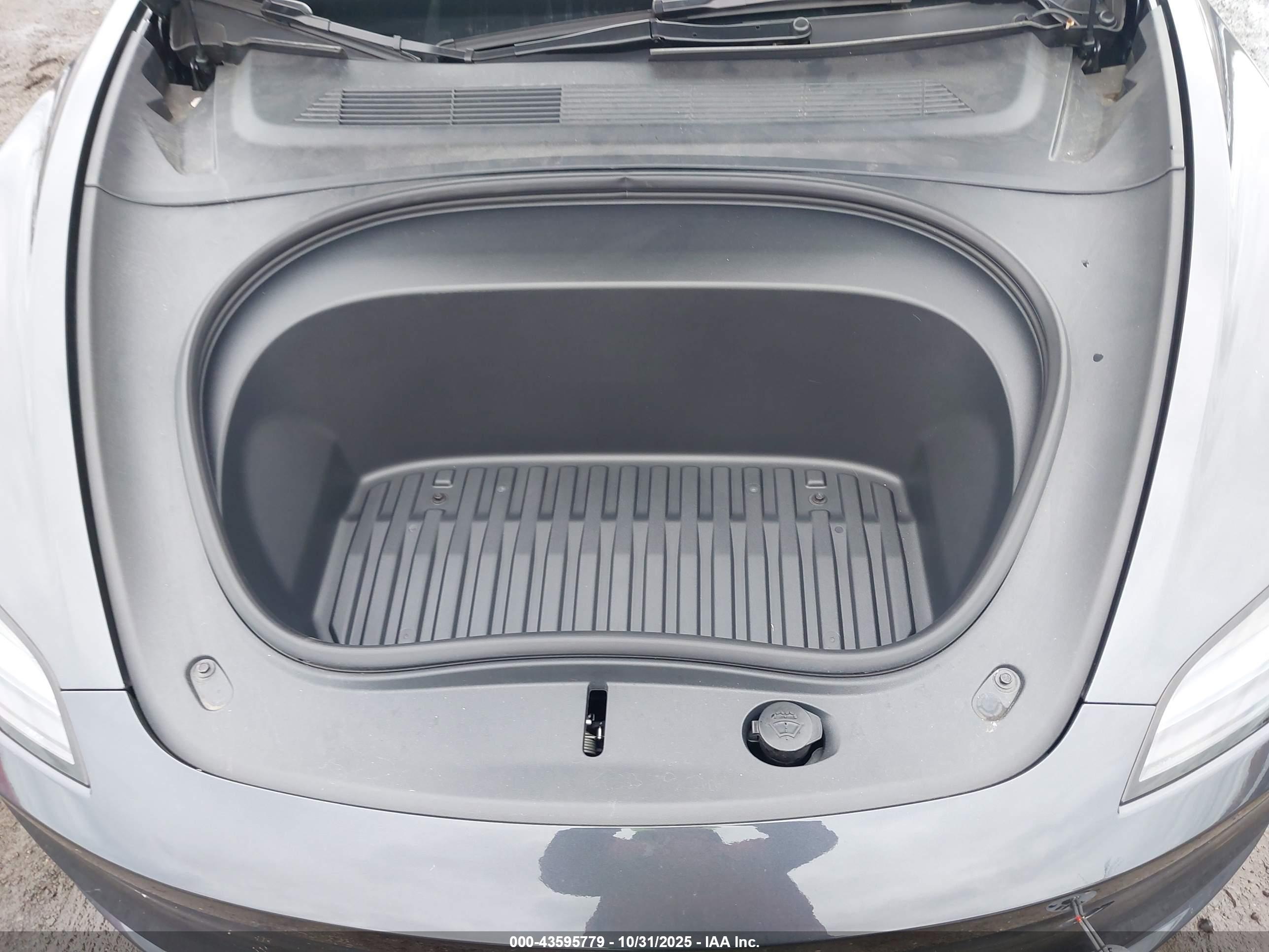 TESLA MODEL image 10