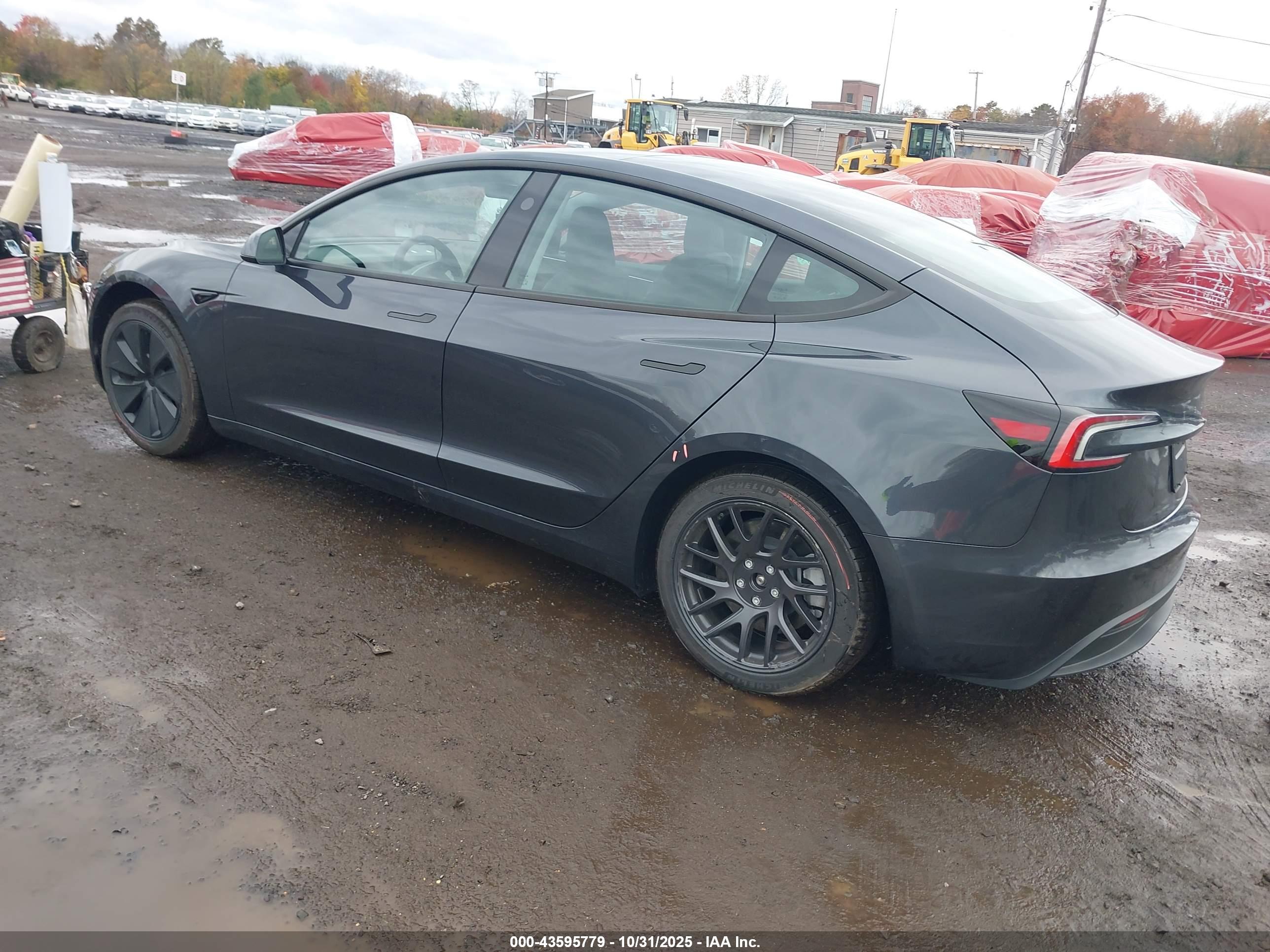 TESLA MODEL image 3