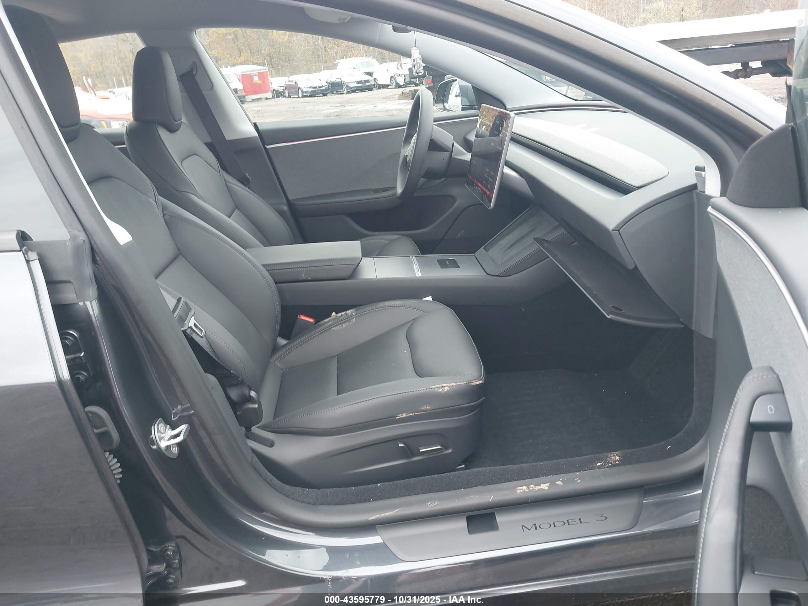 TESLA MODEL image 5