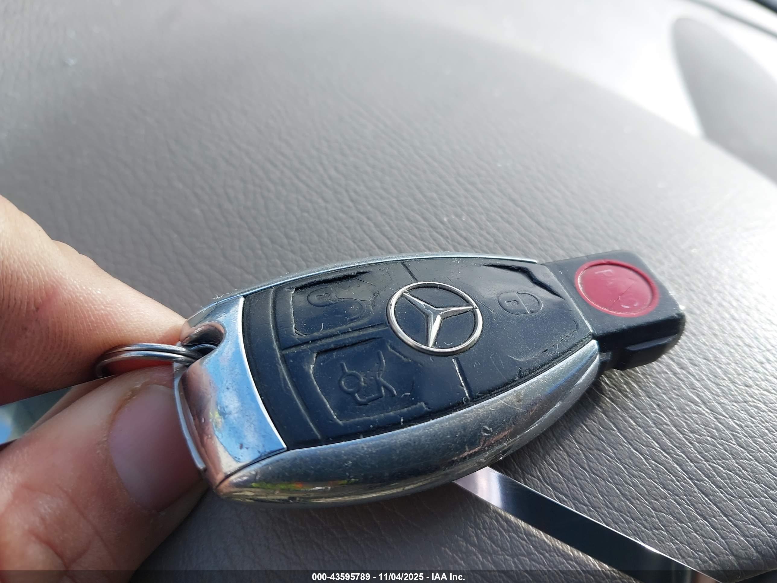MERCEDES-BENZ E image 11