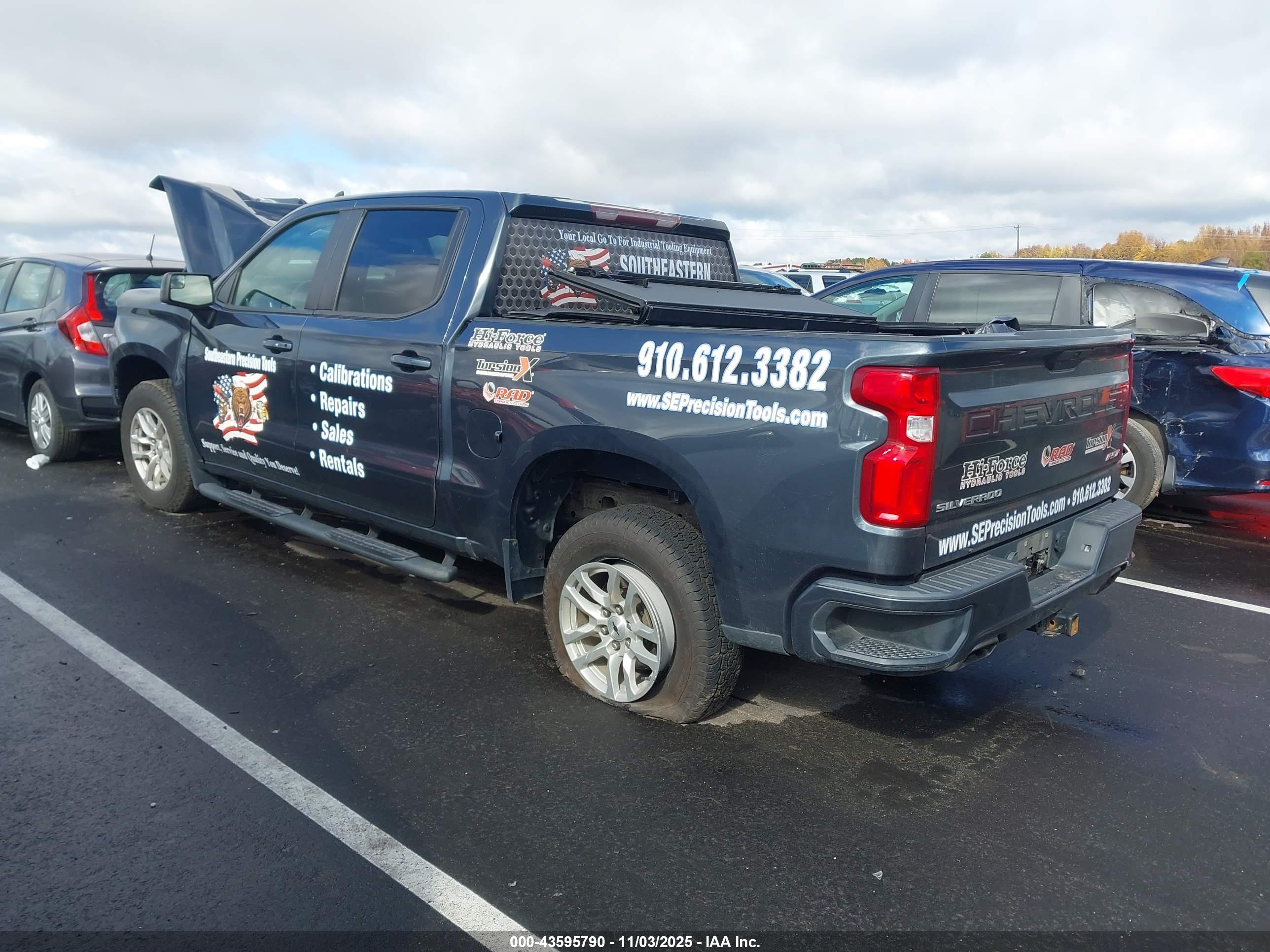 CHEVROLET SILVERADO image 3