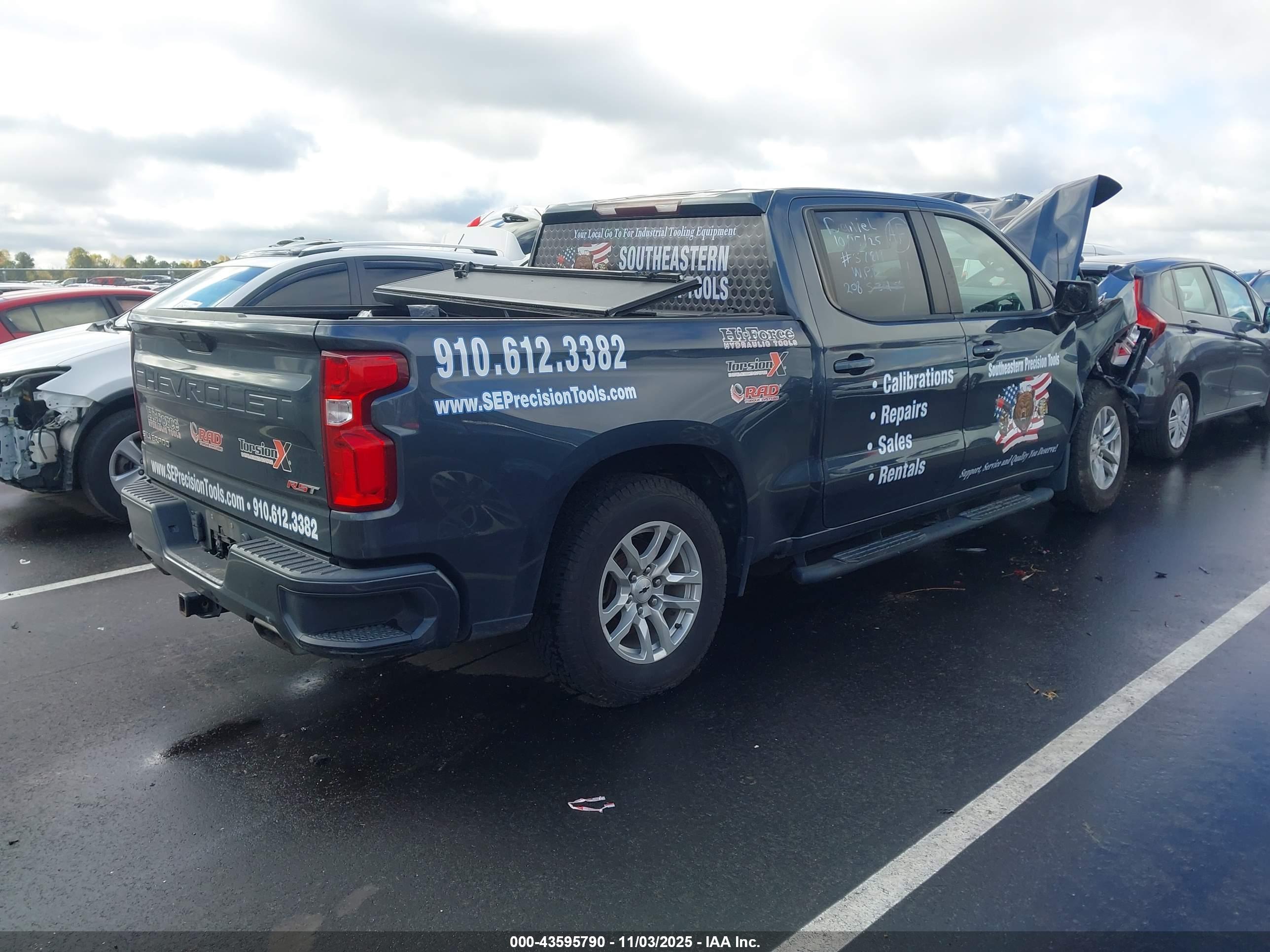 CHEVROLET SILVERADO image 4