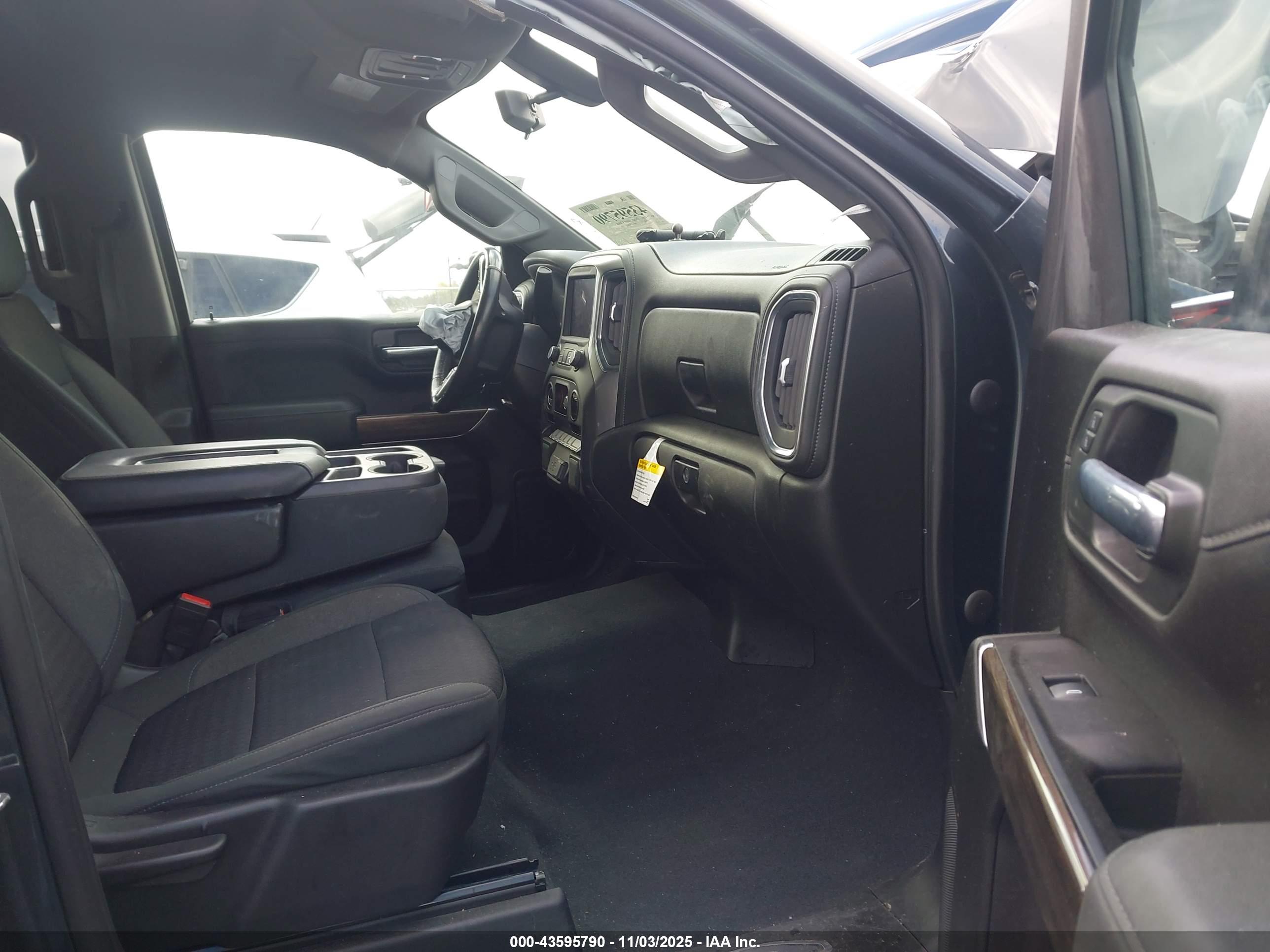 CHEVROLET SILVERADO image 5