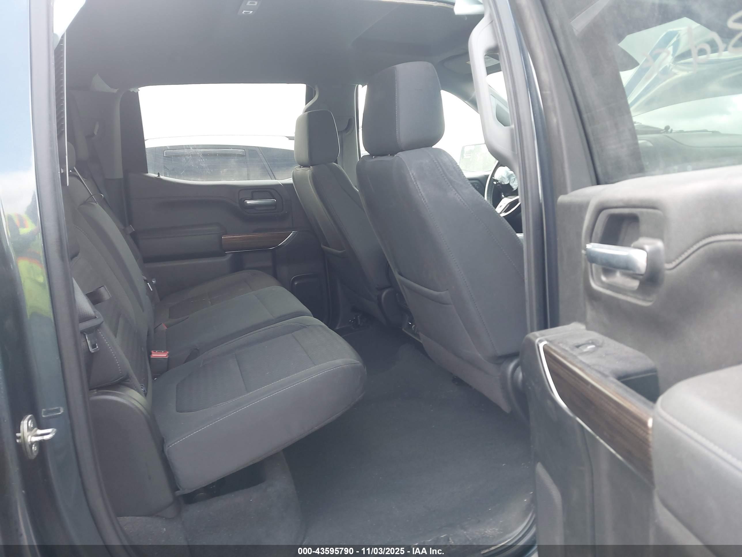 CHEVROLET SILVERADO image 8