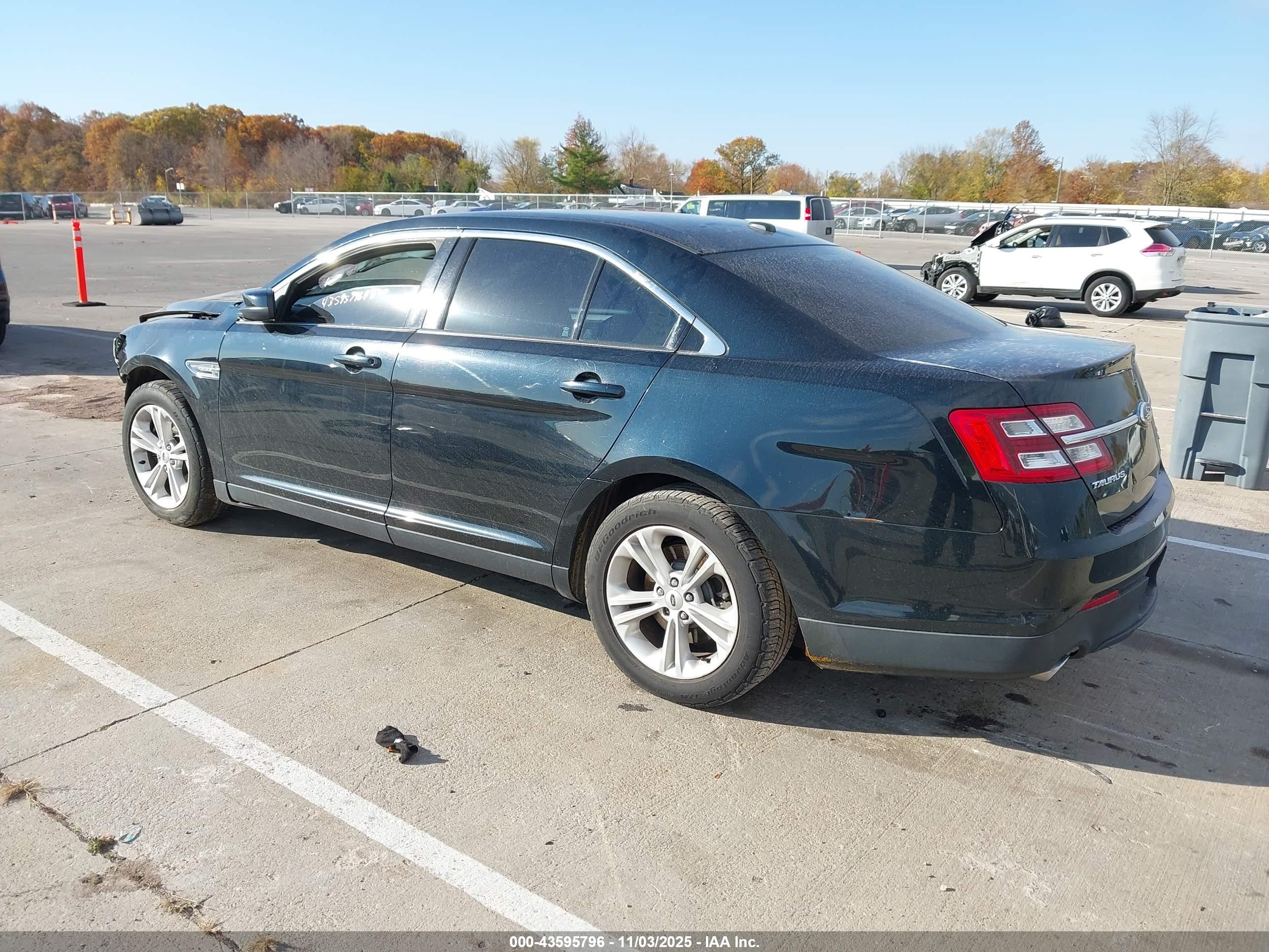 FORD TAURUS image 3