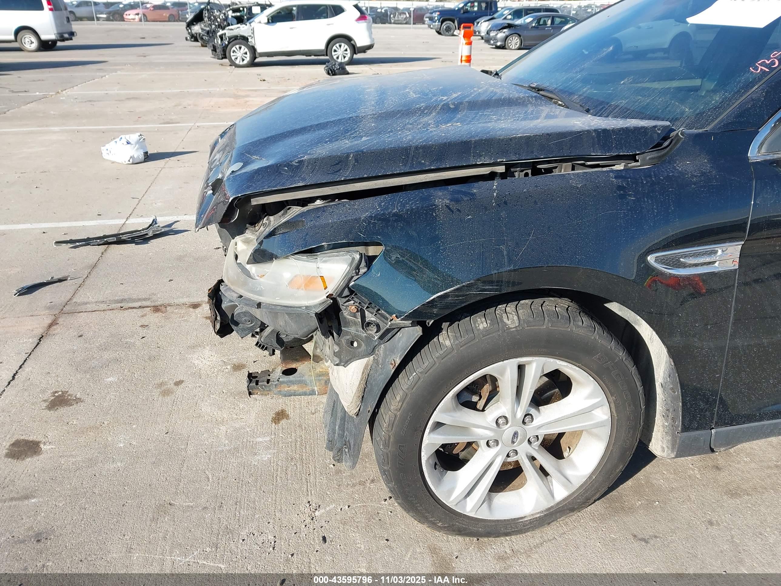 FORD TAURUS image 6