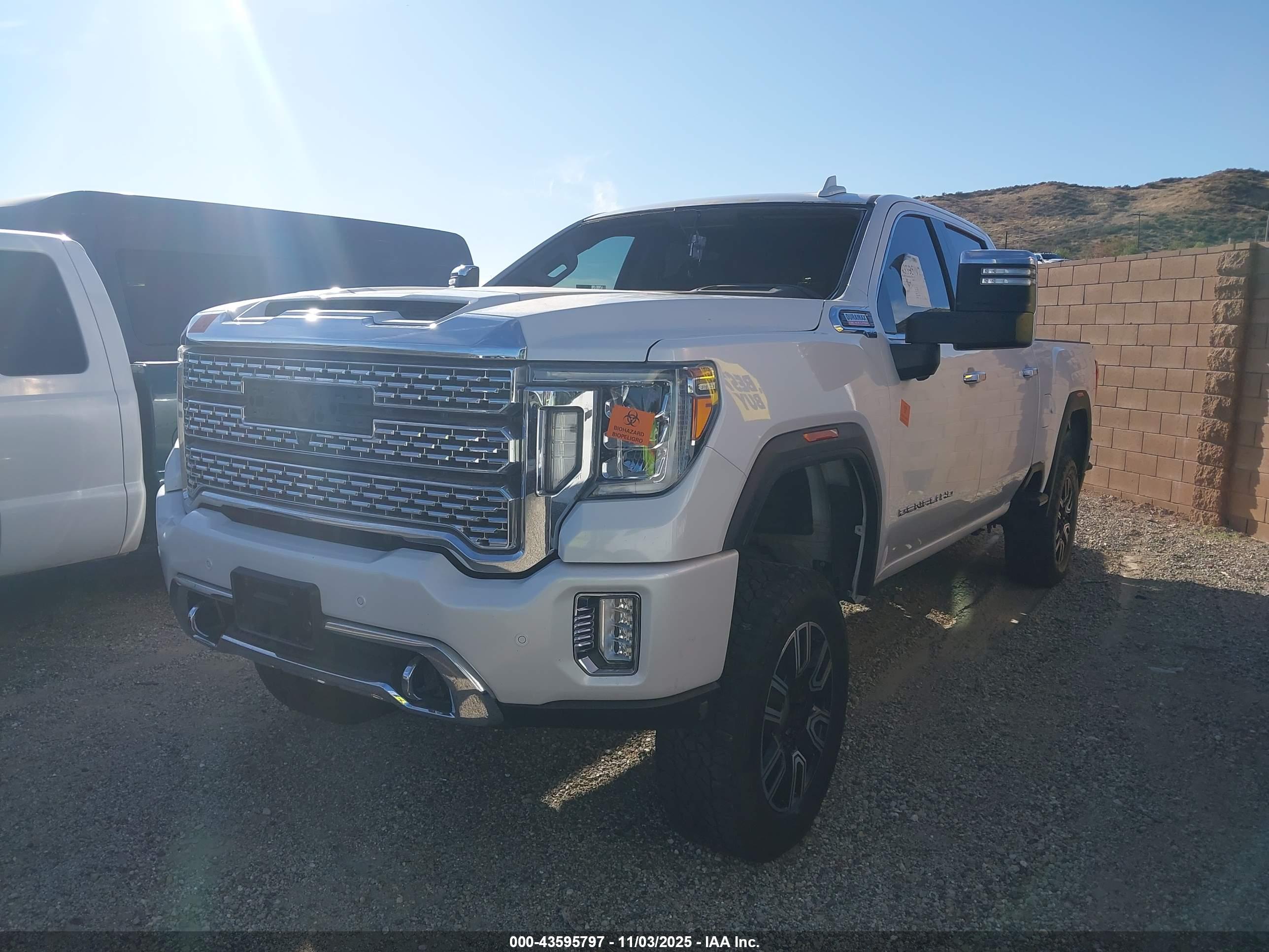 GMC SIERRA image 2