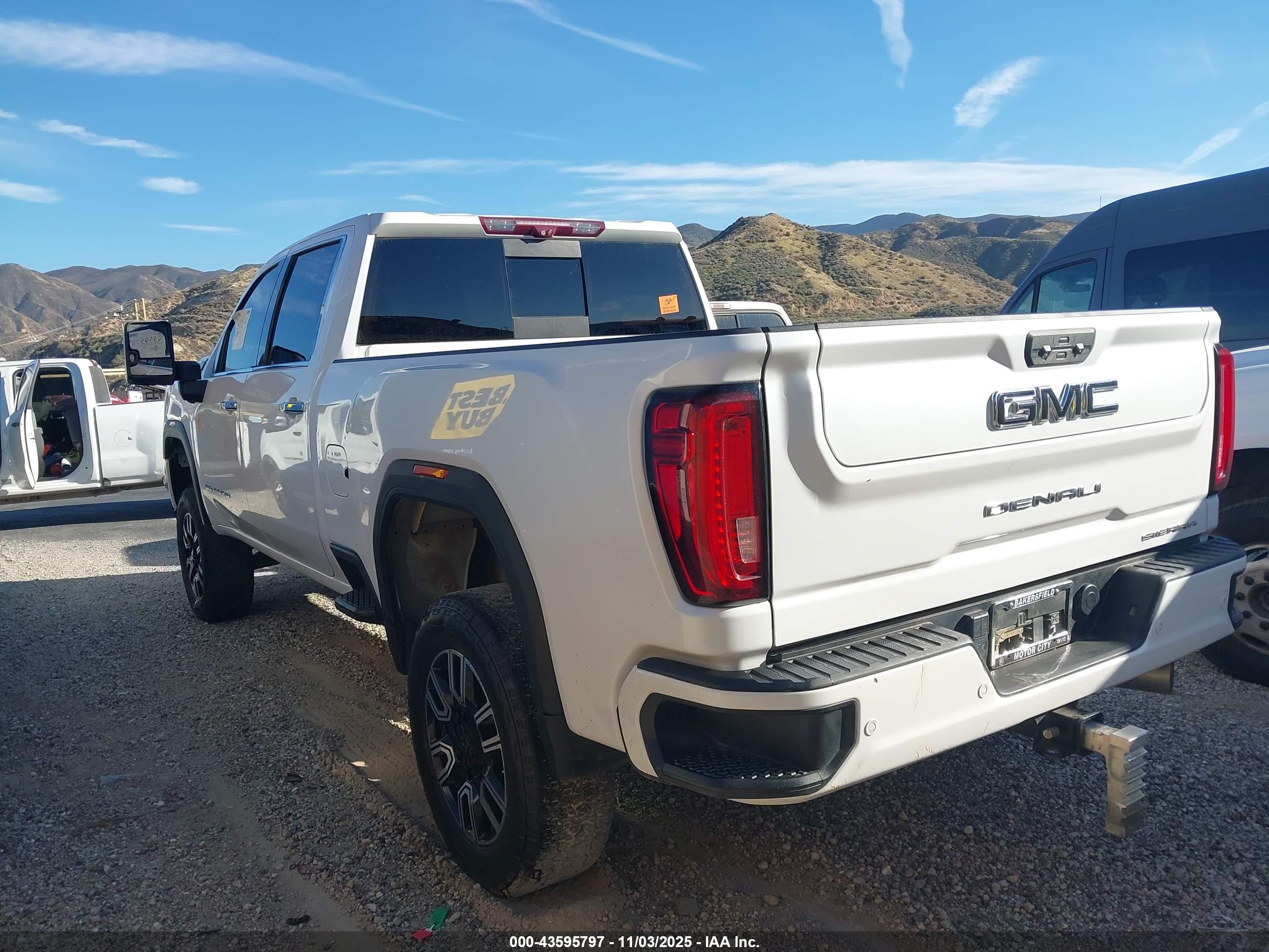 GMC SIERRA image 3