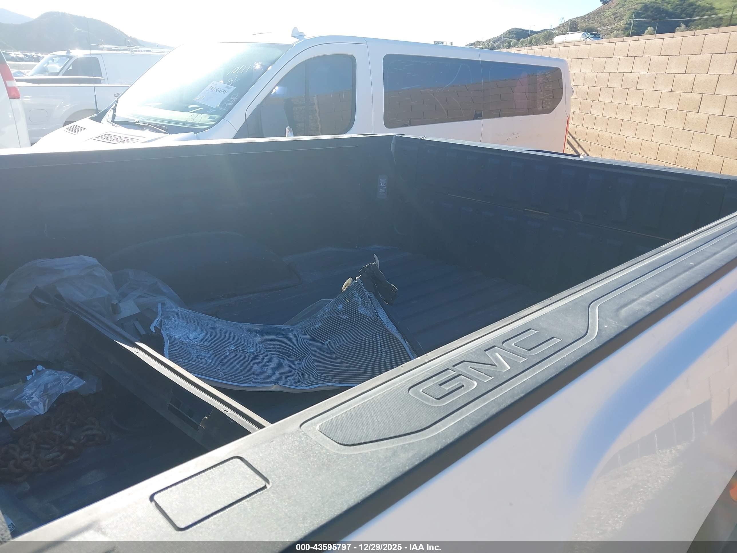 GMC SIERRA image 5