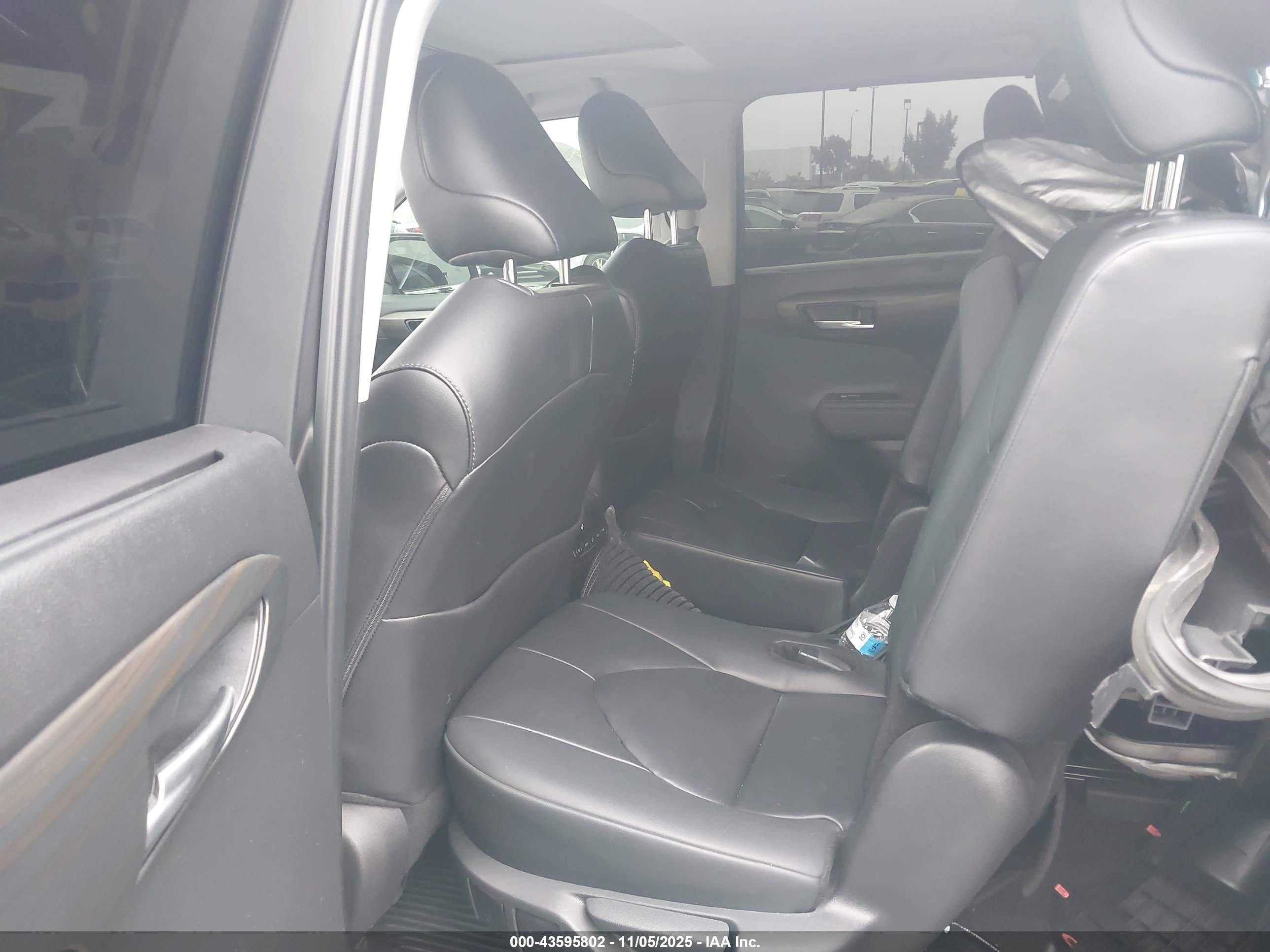 TOYOTA HIGHLANDER image 8