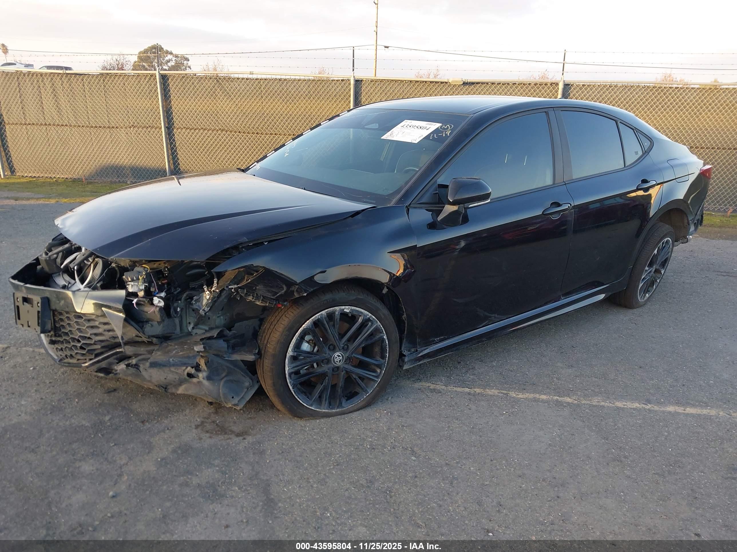 TOYOTA CAMRY image 2