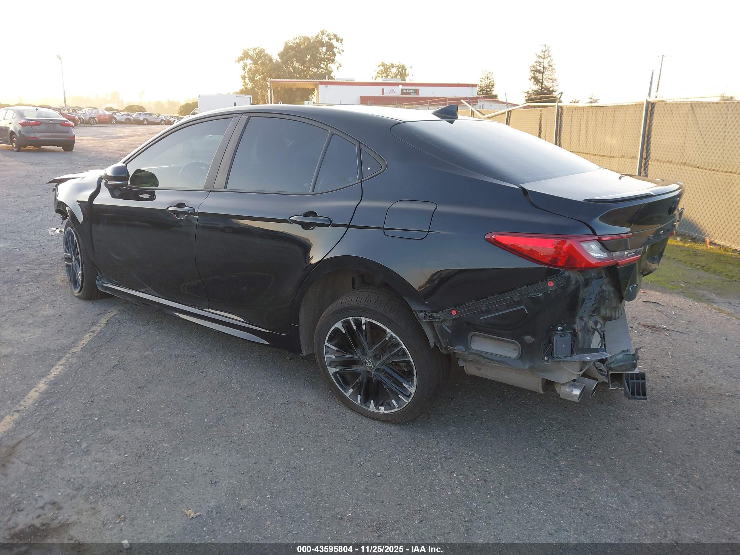 TOYOTA CAMRY image 3