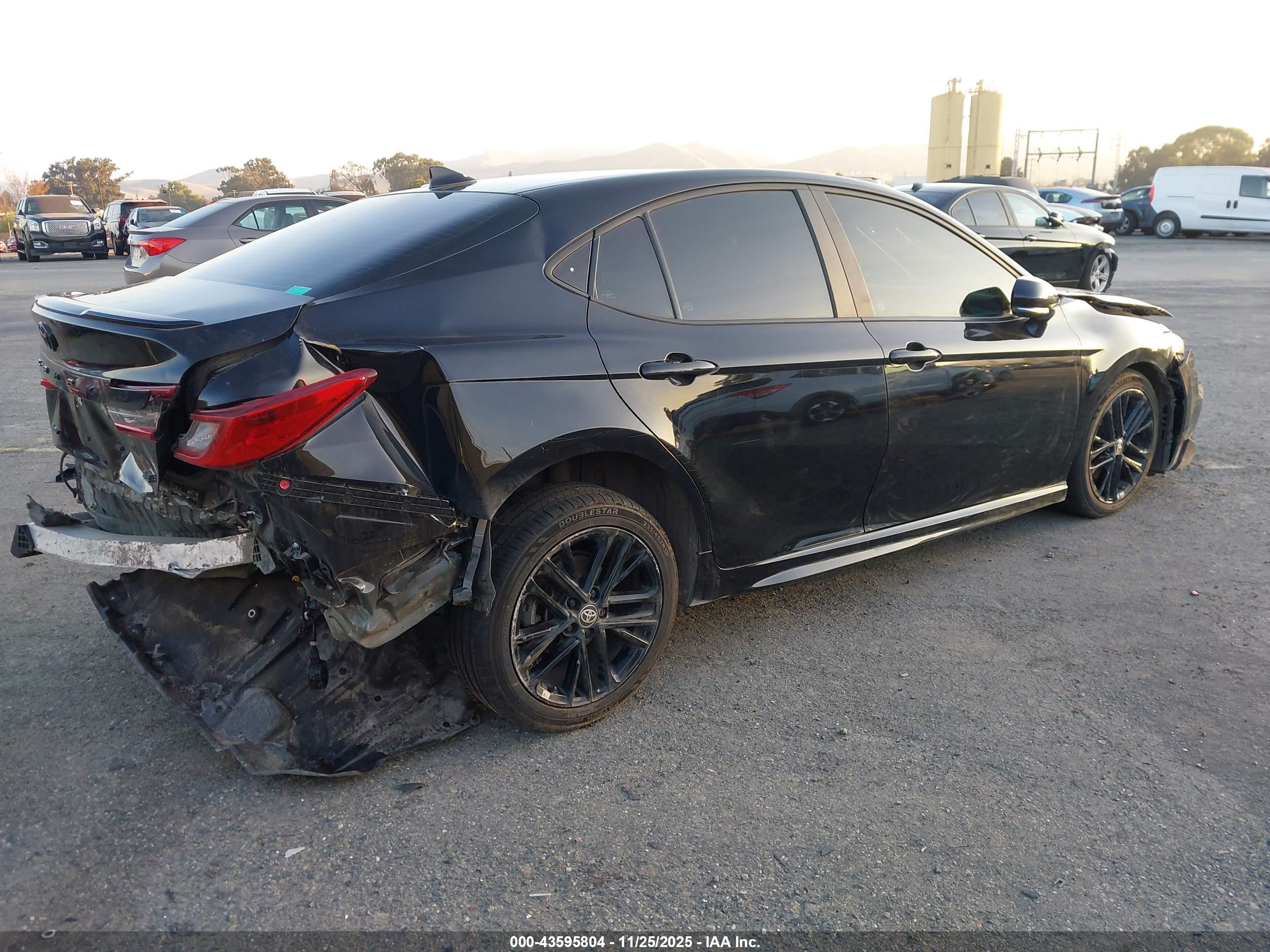 TOYOTA CAMRY image 4