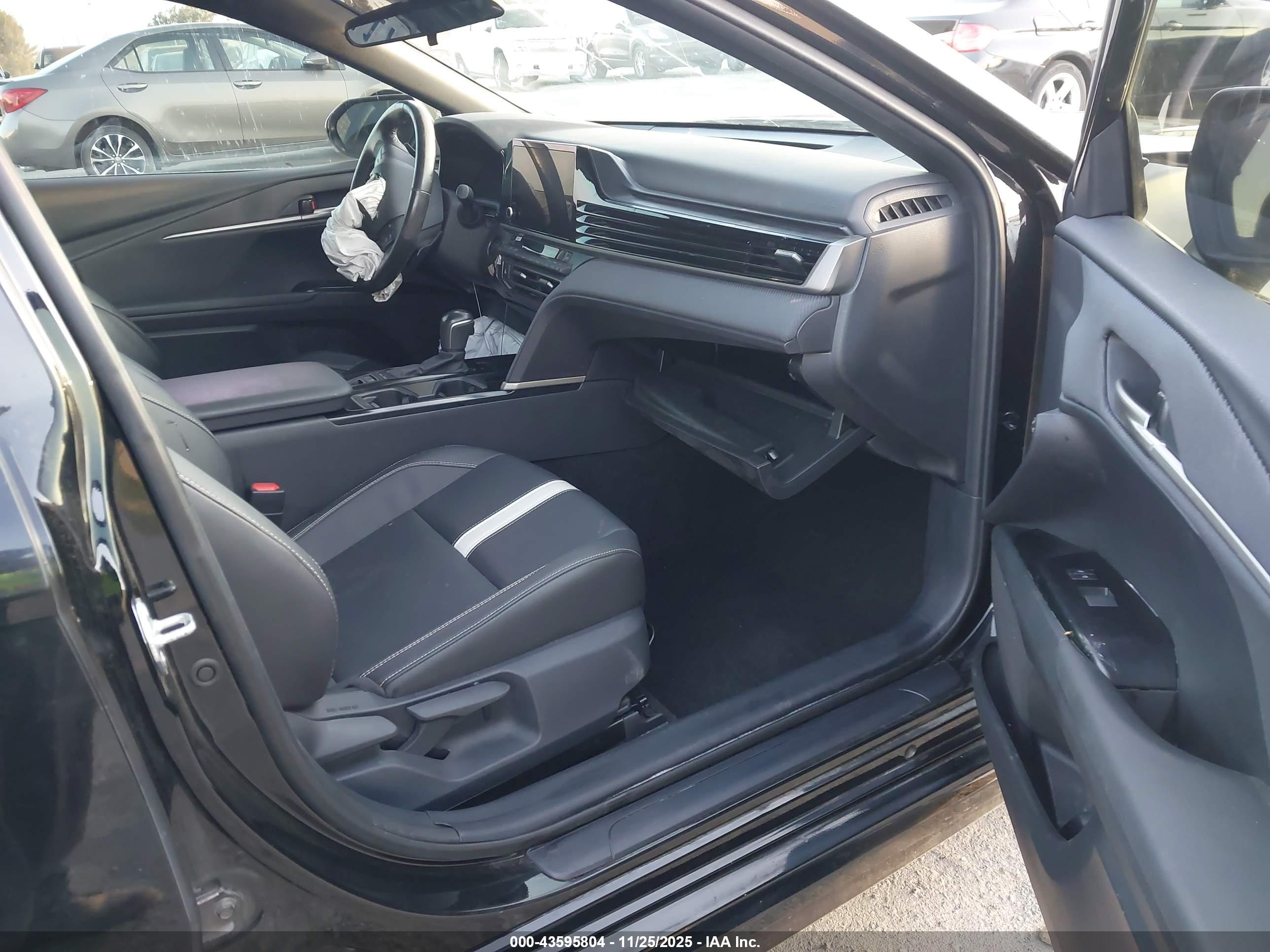 TOYOTA CAMRY image 5