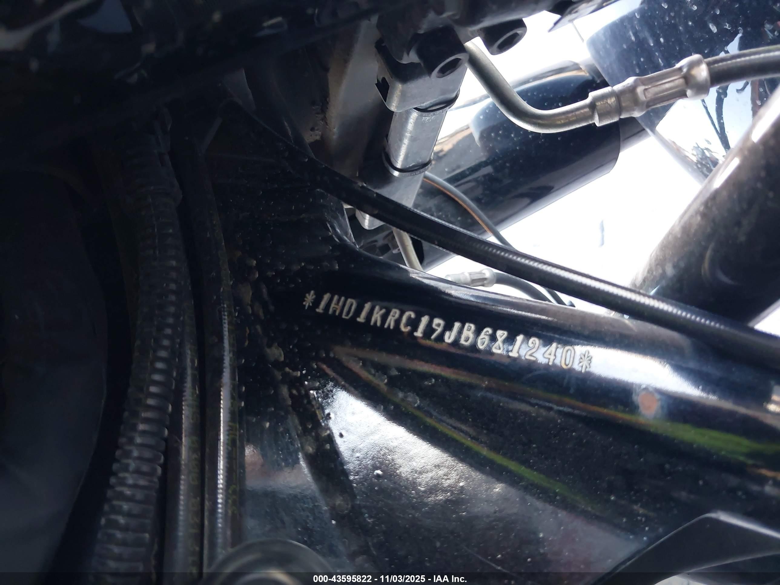 HARLEY-DAVIDSON FLHXS image 10