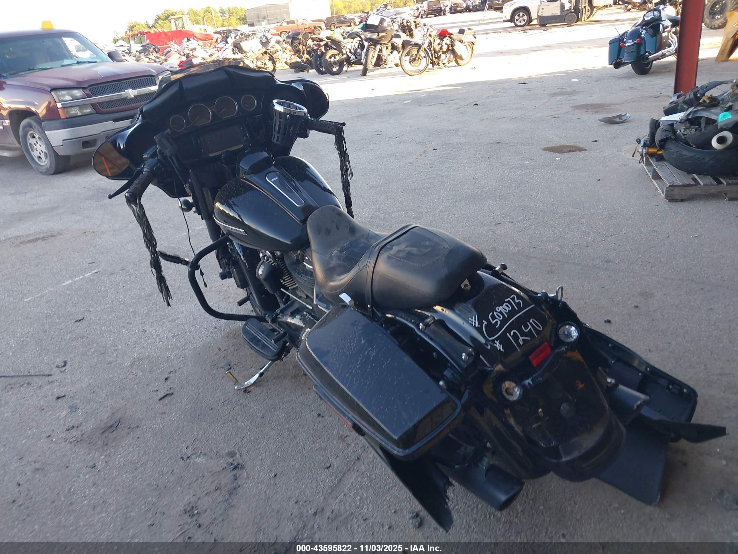 HARLEY-DAVIDSON FLHXS image 3