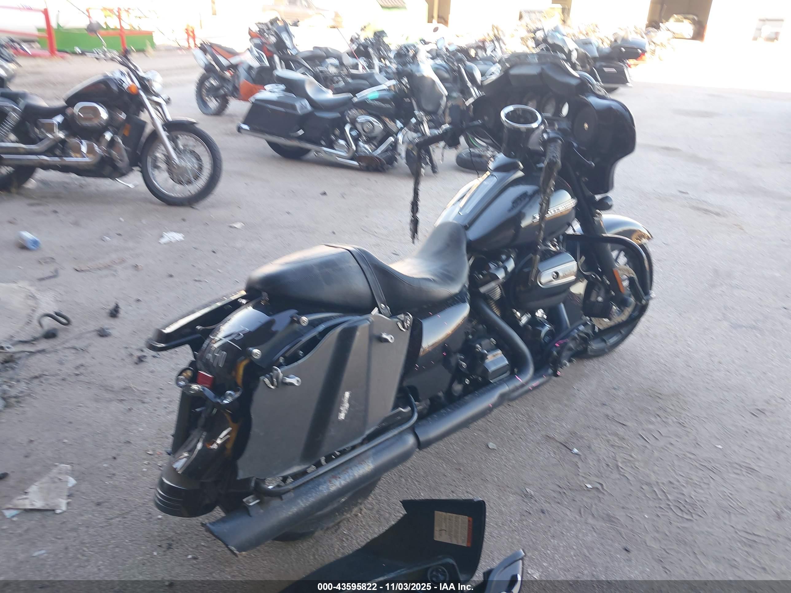 HARLEY-DAVIDSON FLHXS image 4