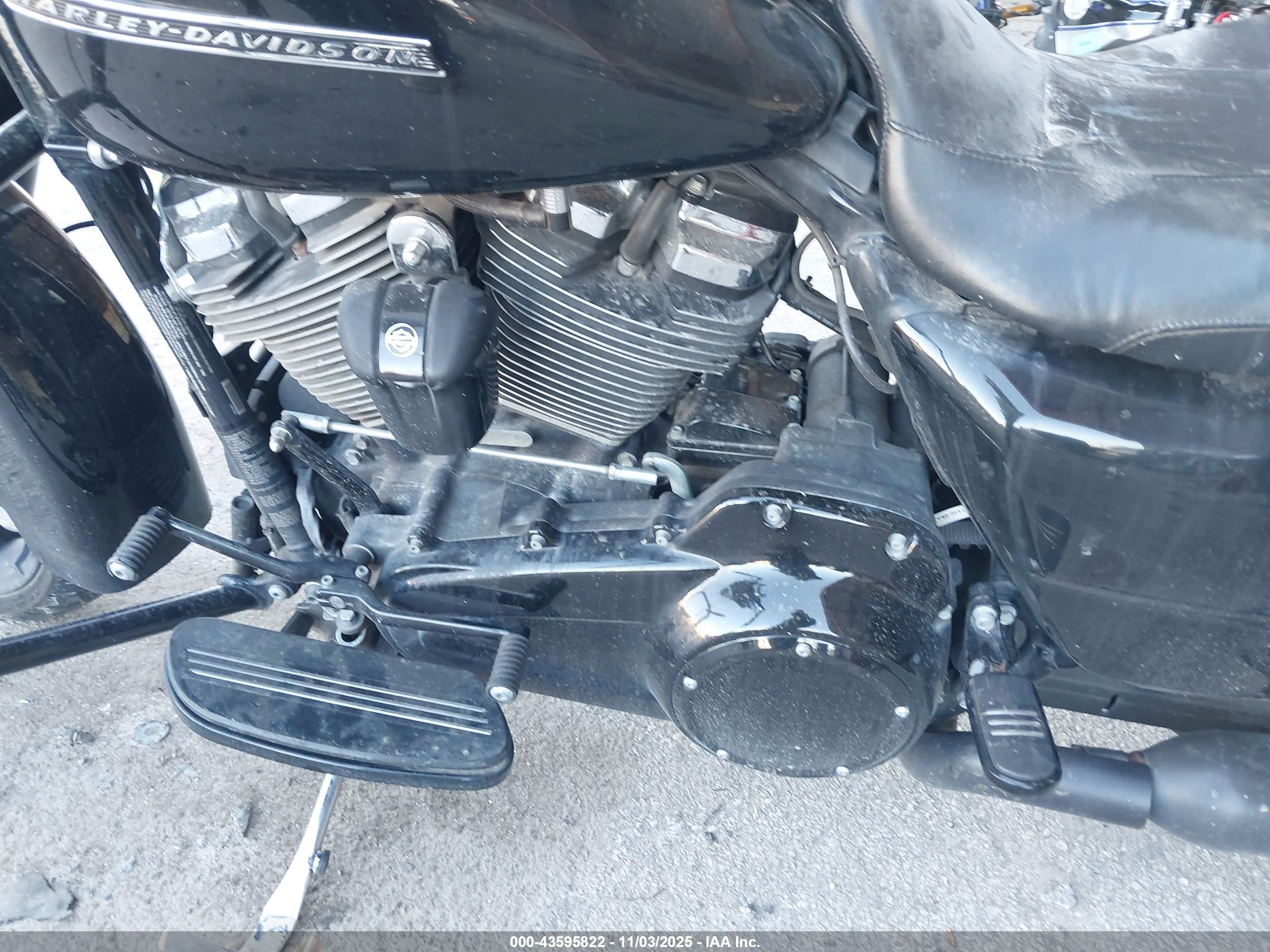 HARLEY-DAVIDSON FLHXS image 9