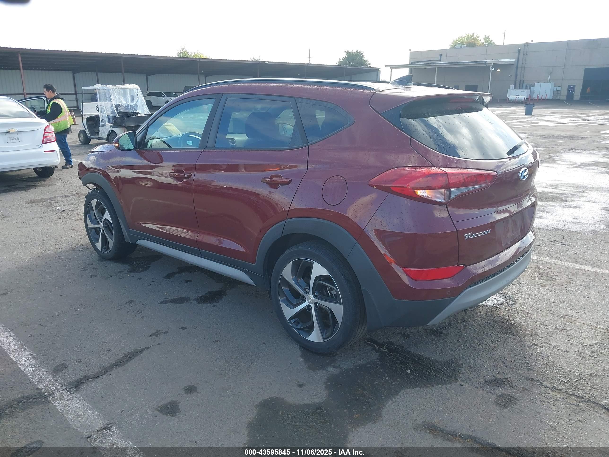 HYUNDAI TUCSON image 3