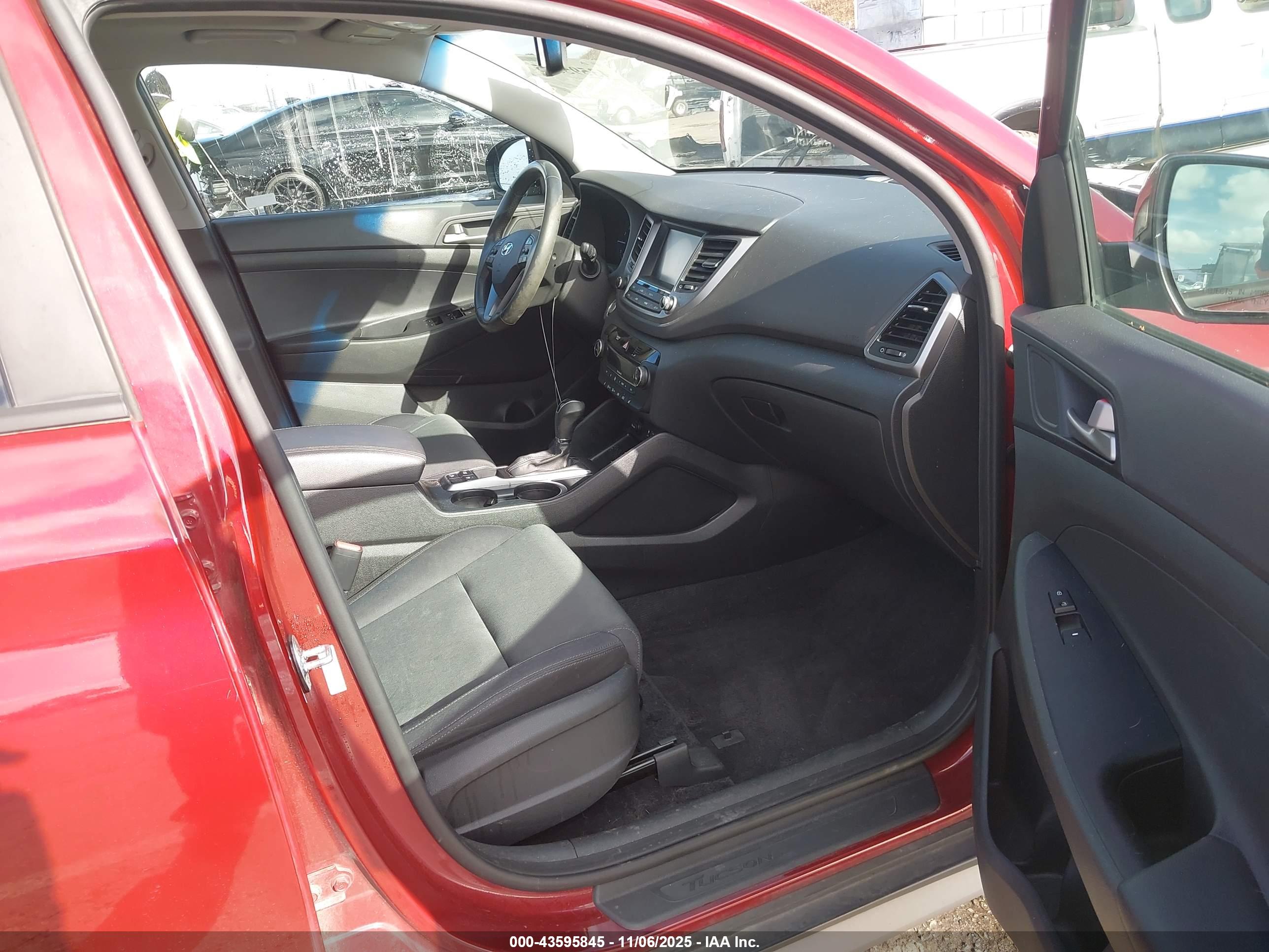 HYUNDAI TUCSON image 5