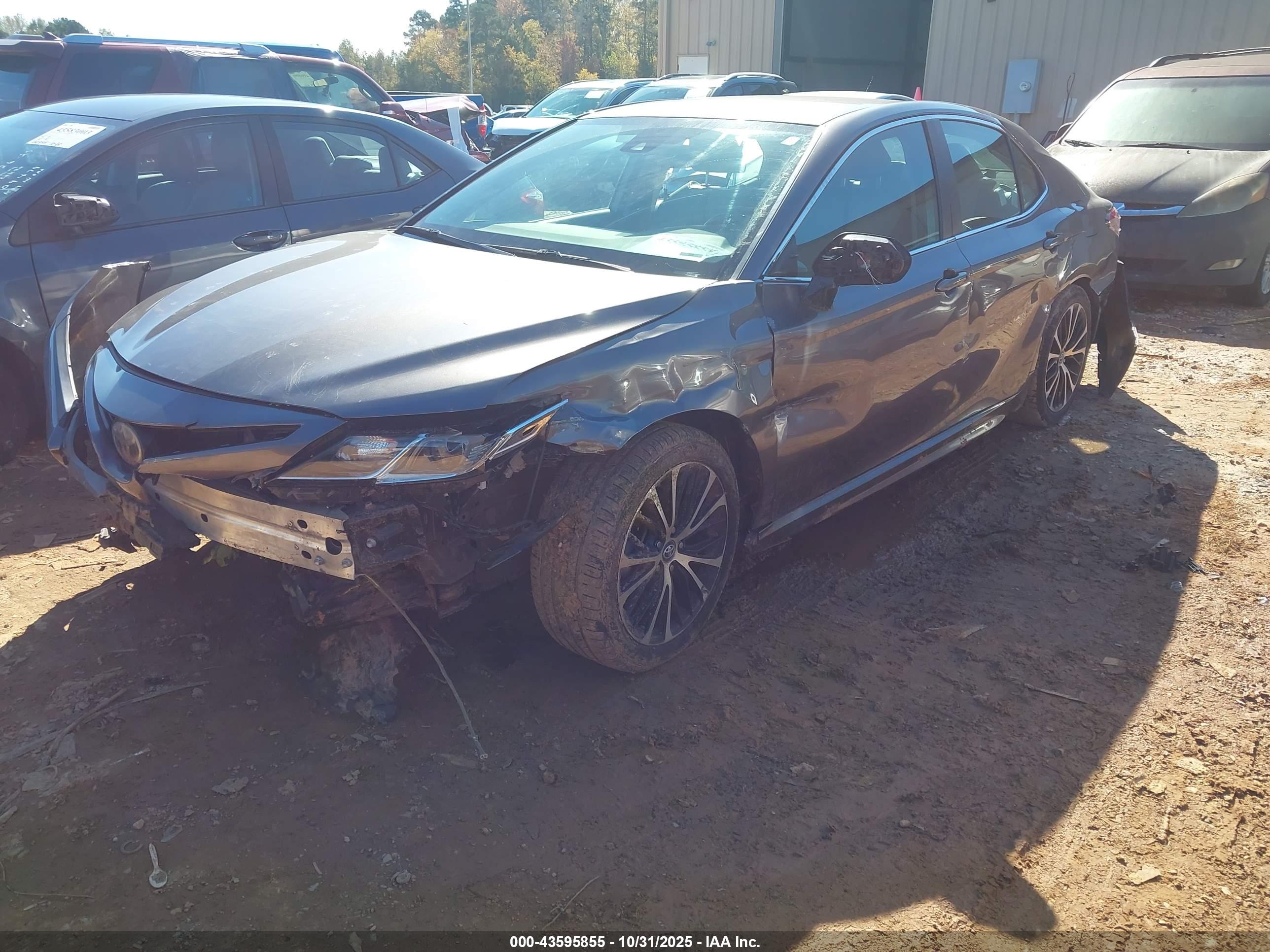 TOYOTA CAMRY image 2