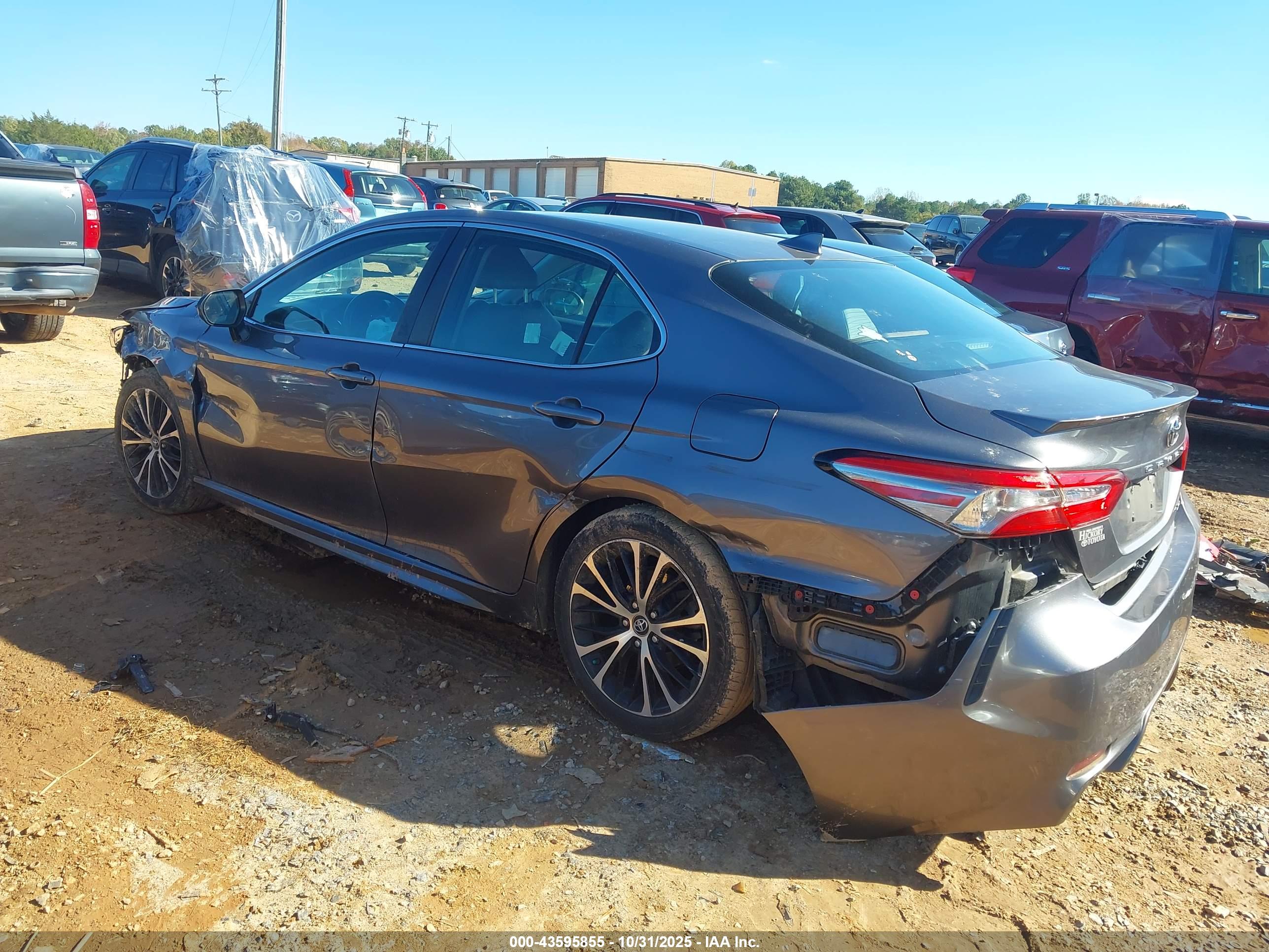 TOYOTA CAMRY image 3