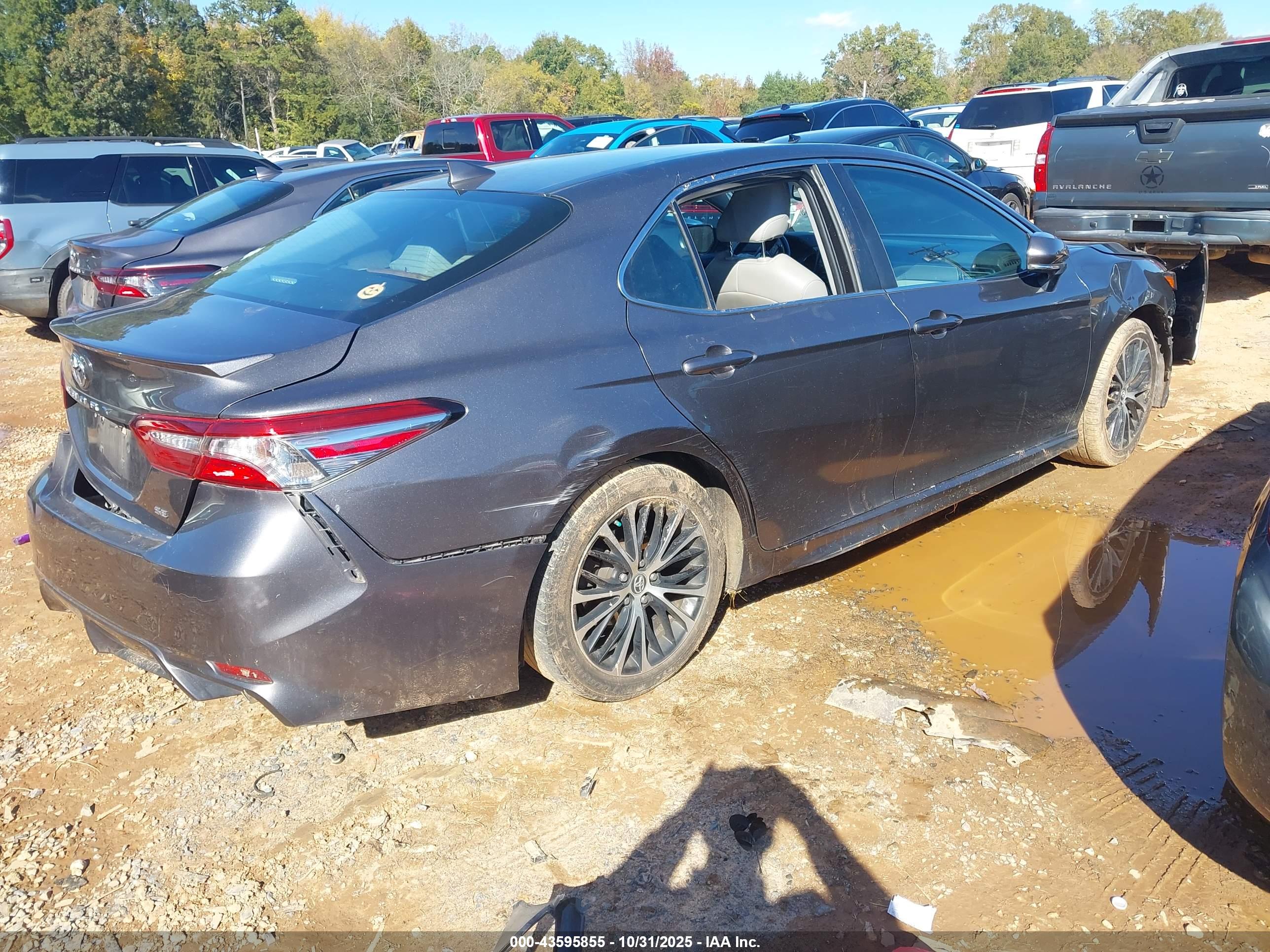 TOYOTA CAMRY image 4