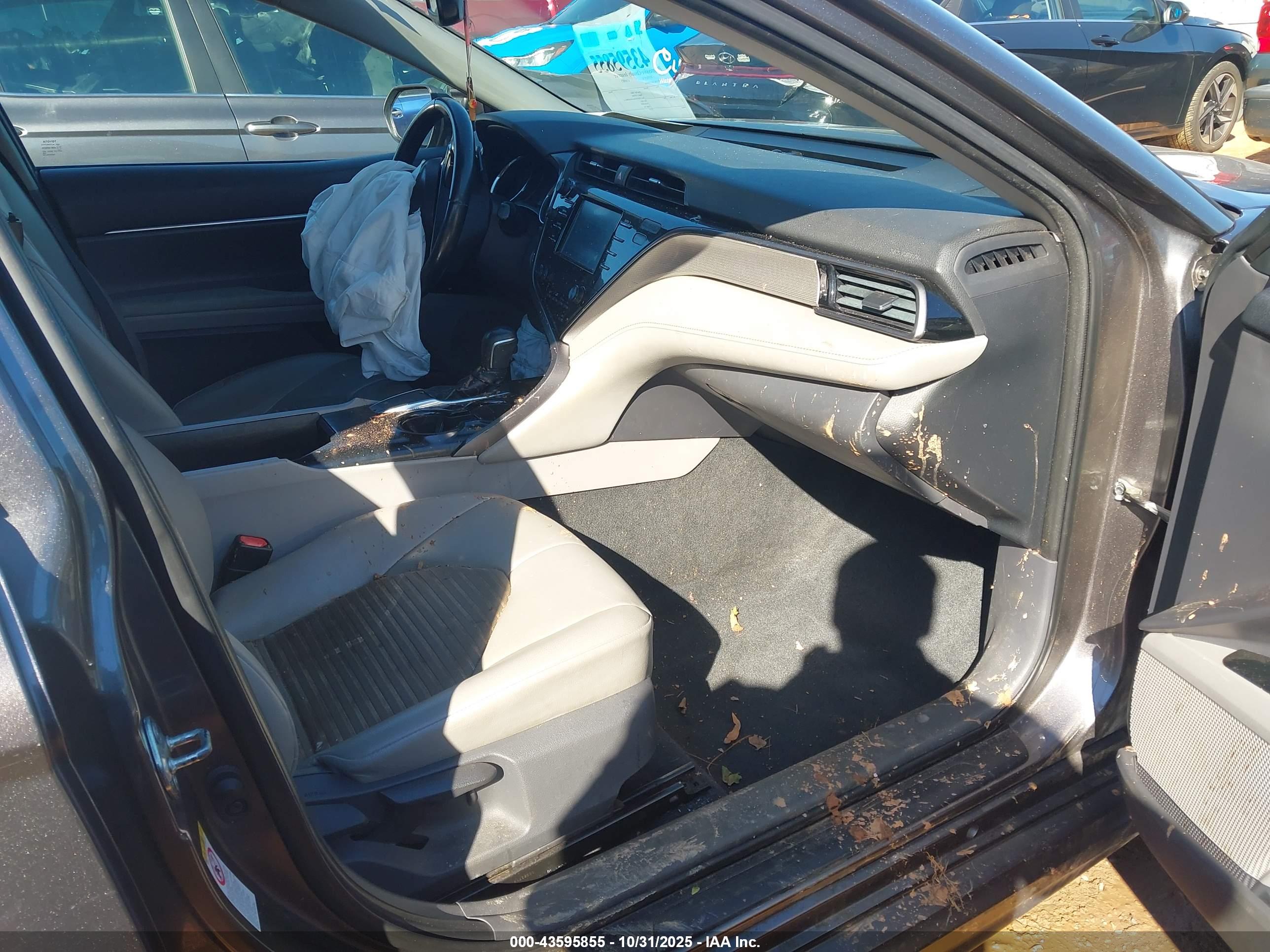 TOYOTA CAMRY image 5
