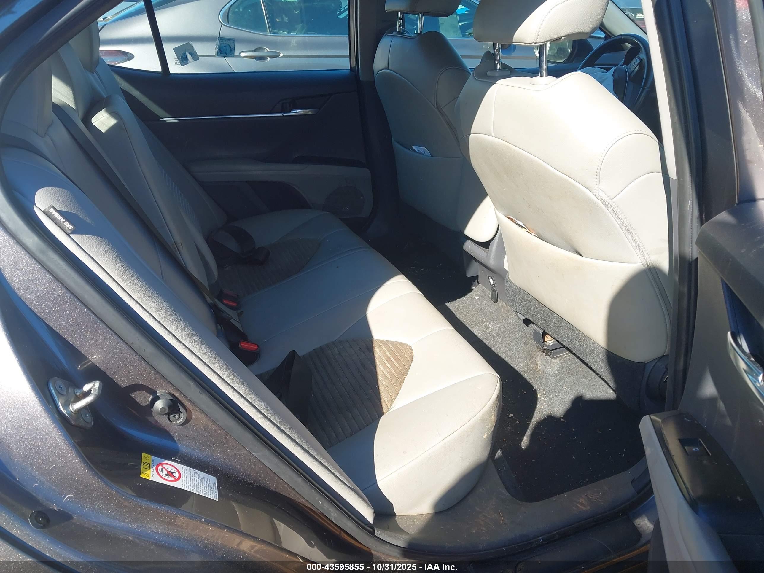 TOYOTA CAMRY image 8