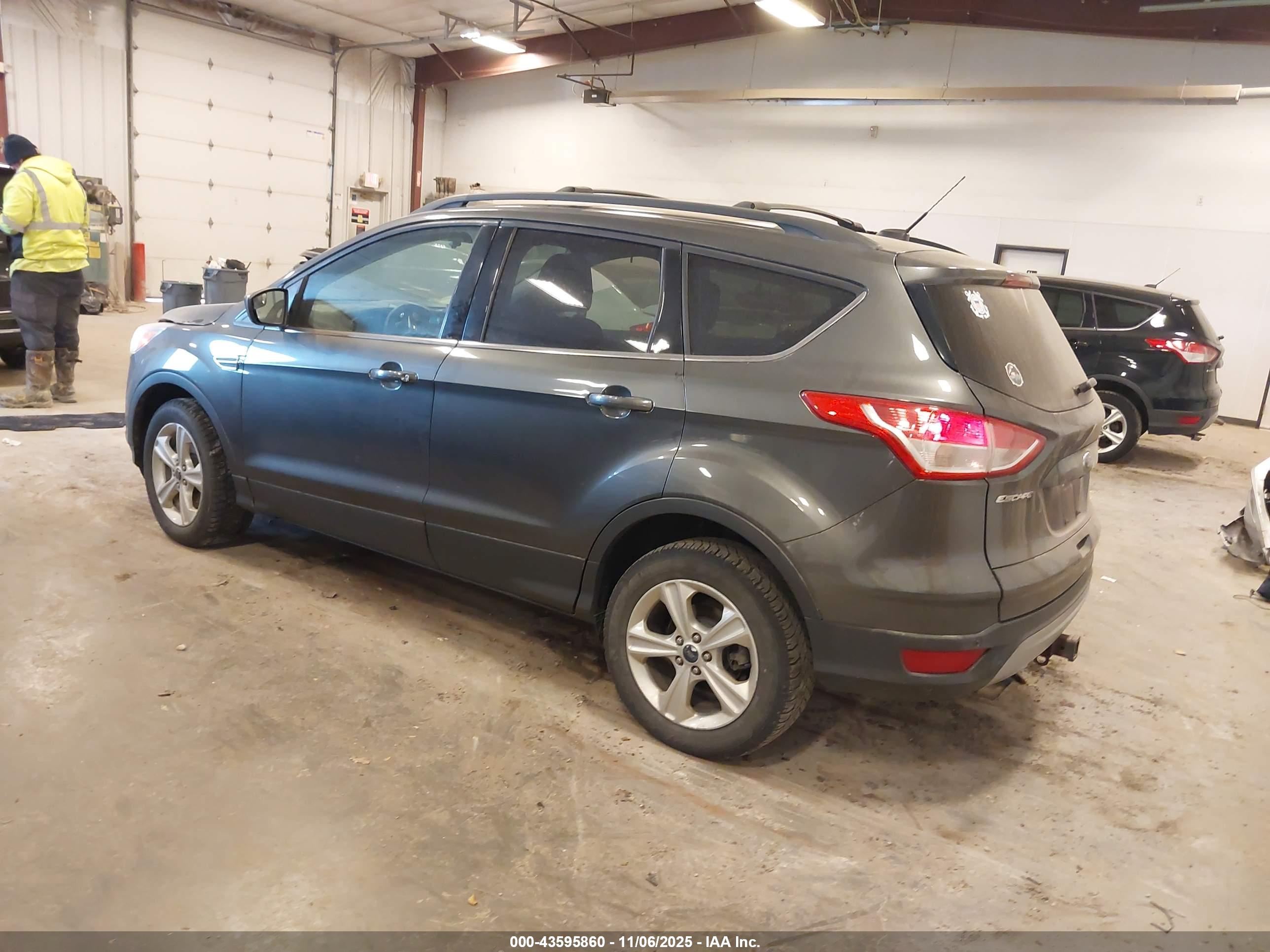 FORD ESCAPE image 3
