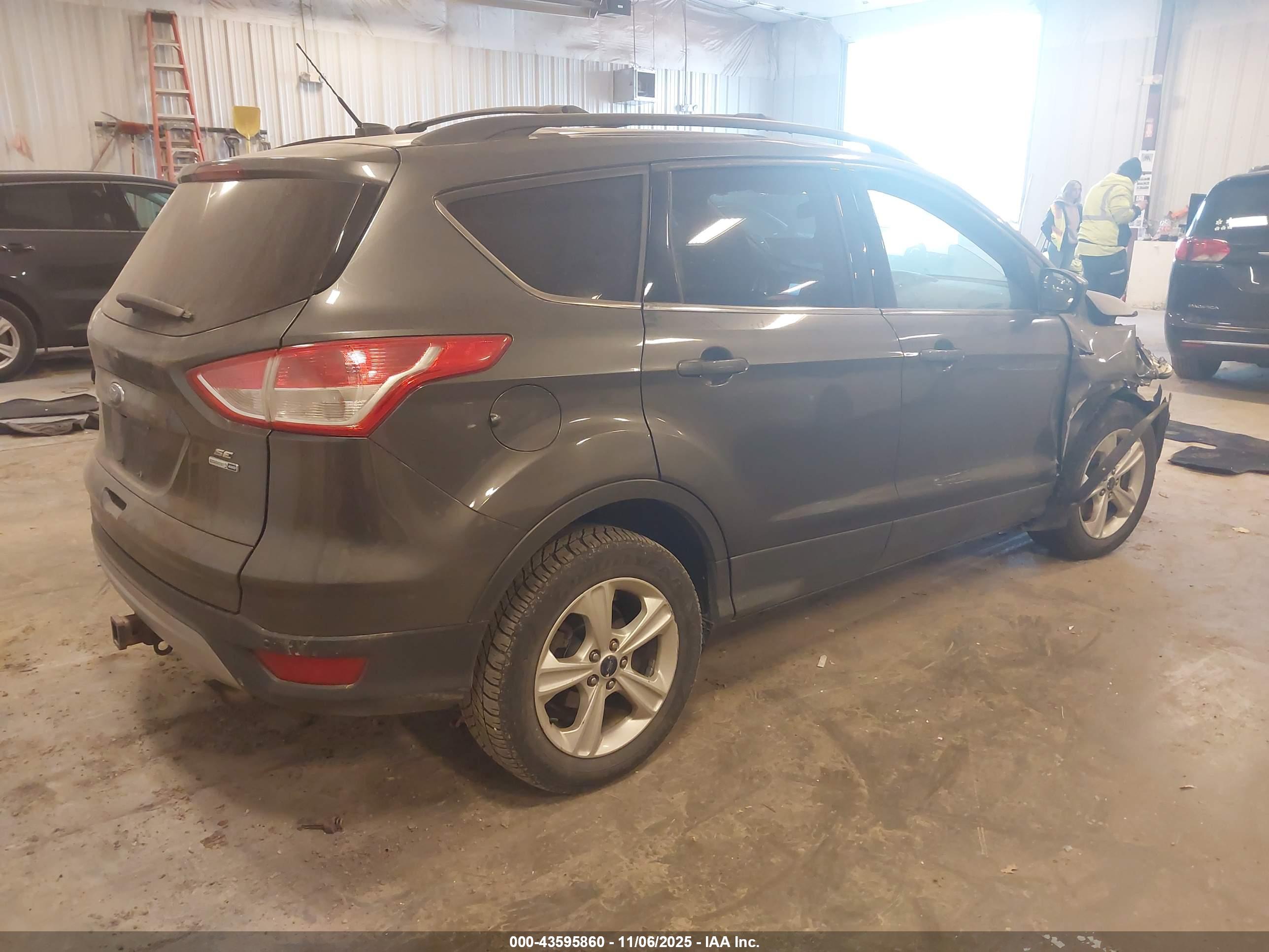 FORD ESCAPE image 4