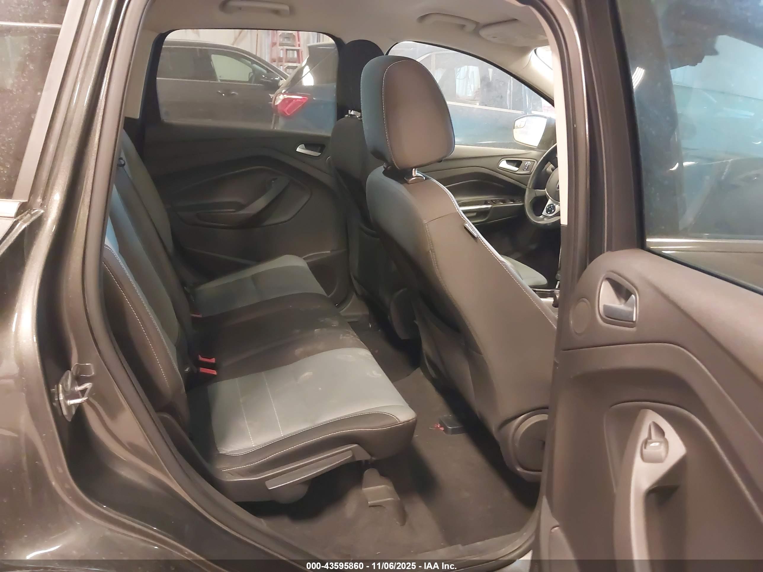 FORD ESCAPE image 8