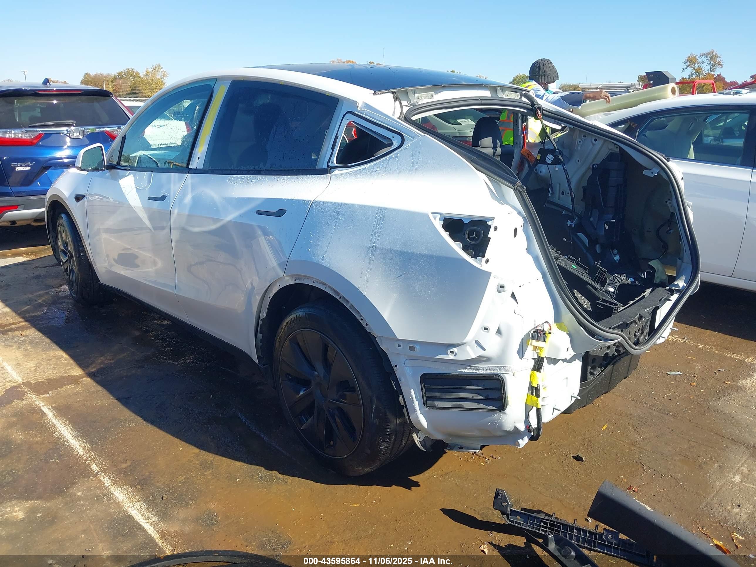 TESLA MODEL image 3