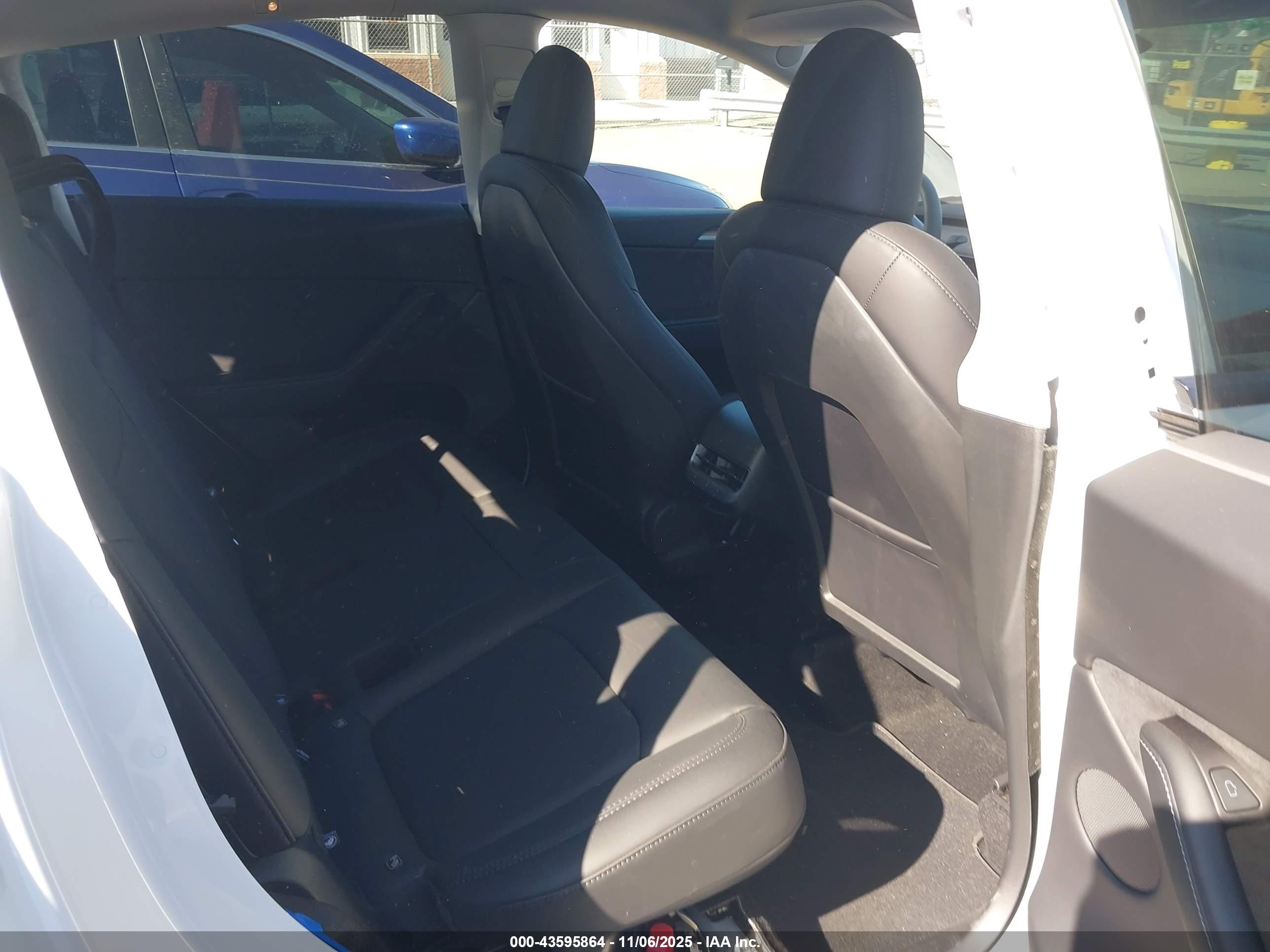 TESLA MODEL image 8
