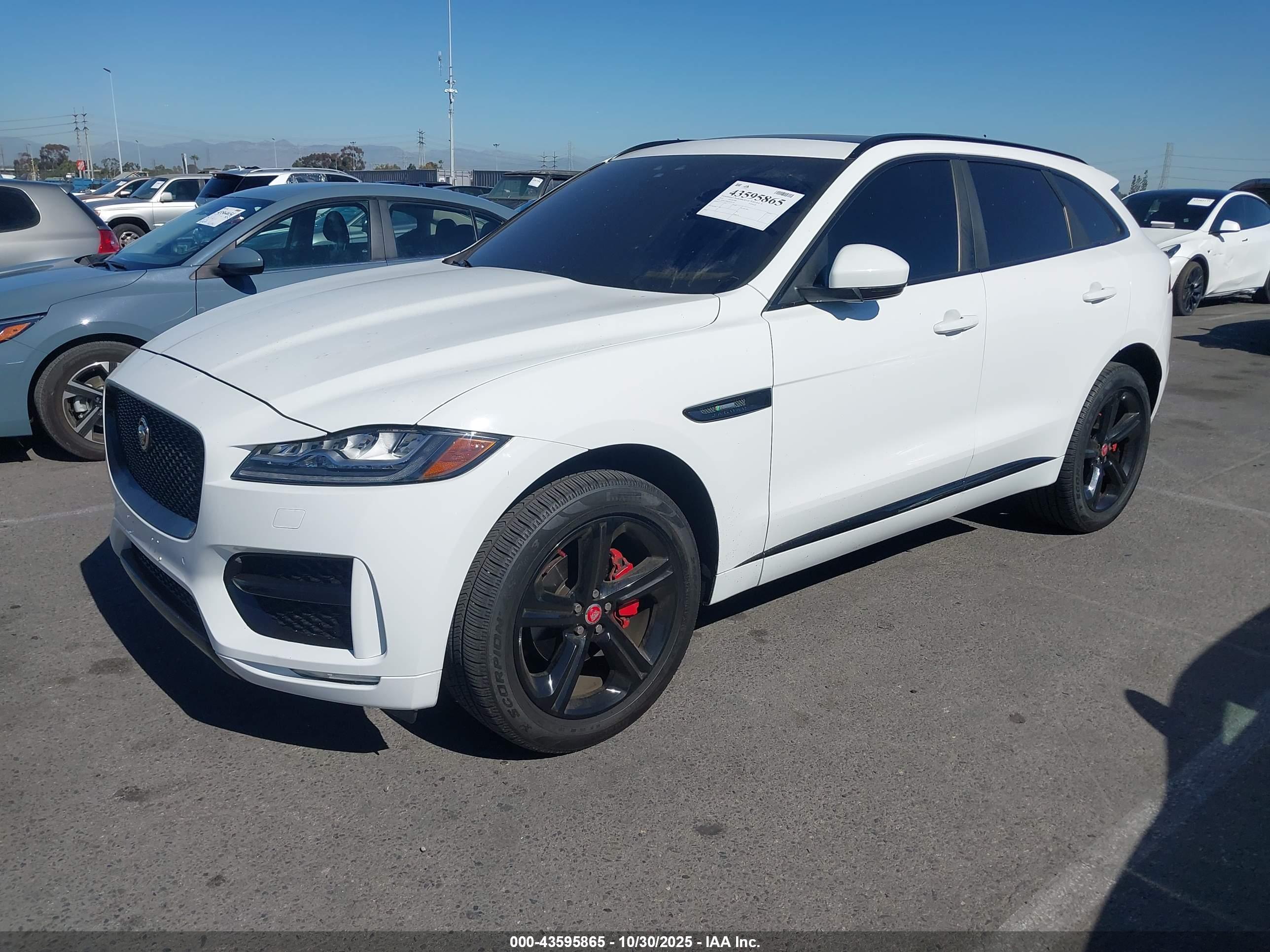 JAGUAR F-PACE image 2
