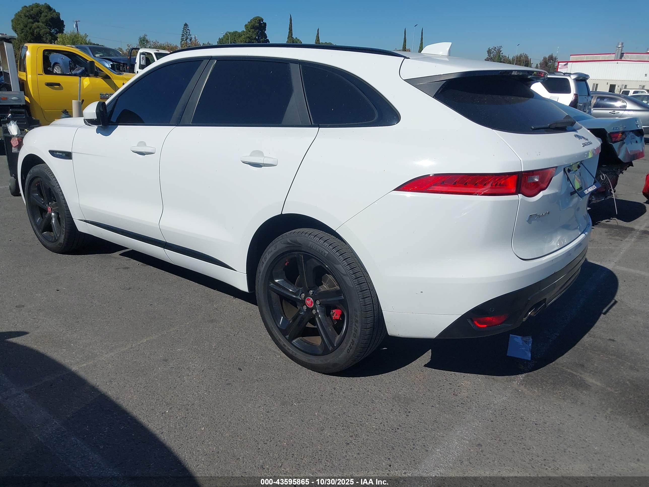 JAGUAR F-PACE image 3
