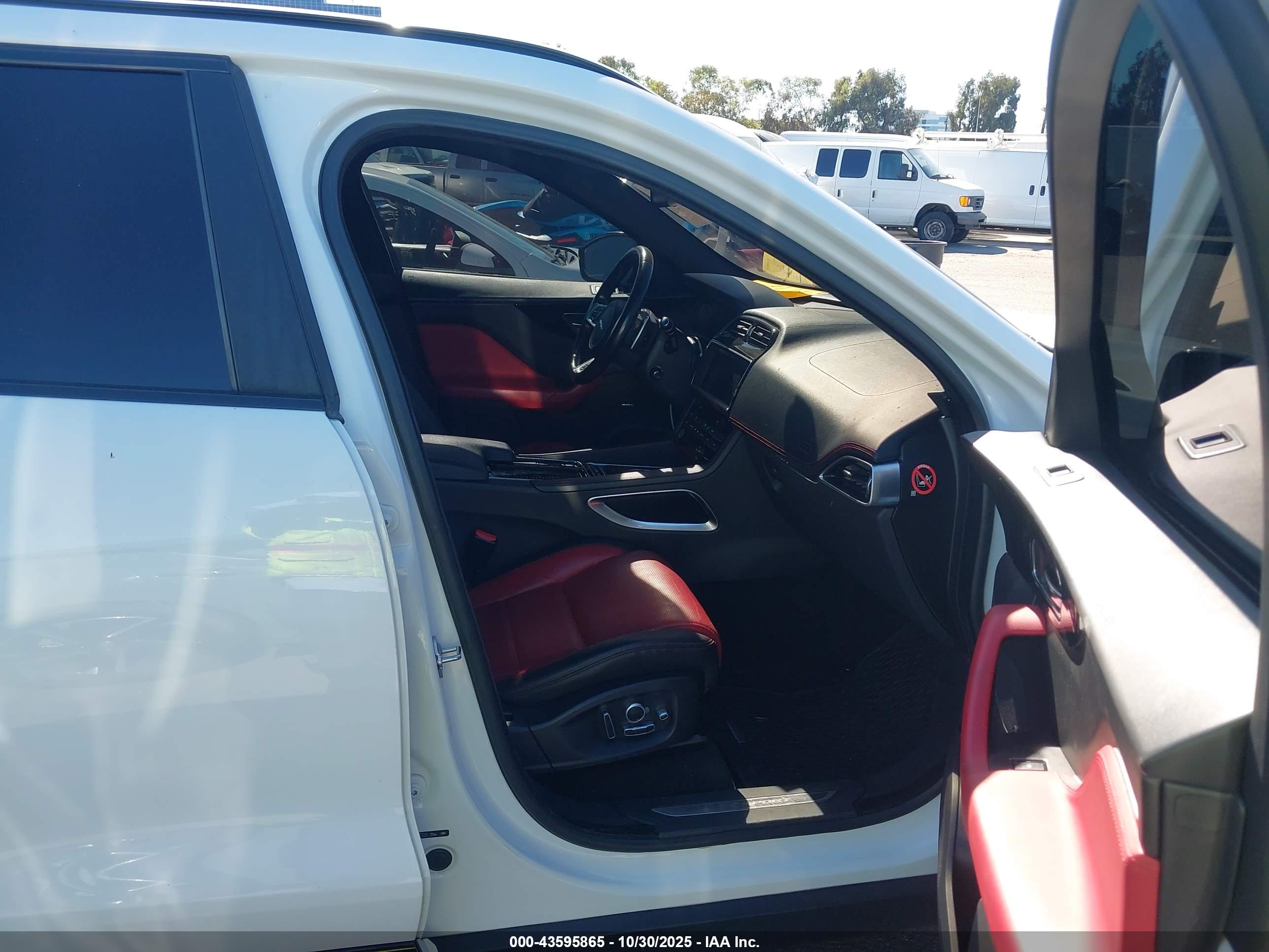 JAGUAR F-PACE image 5