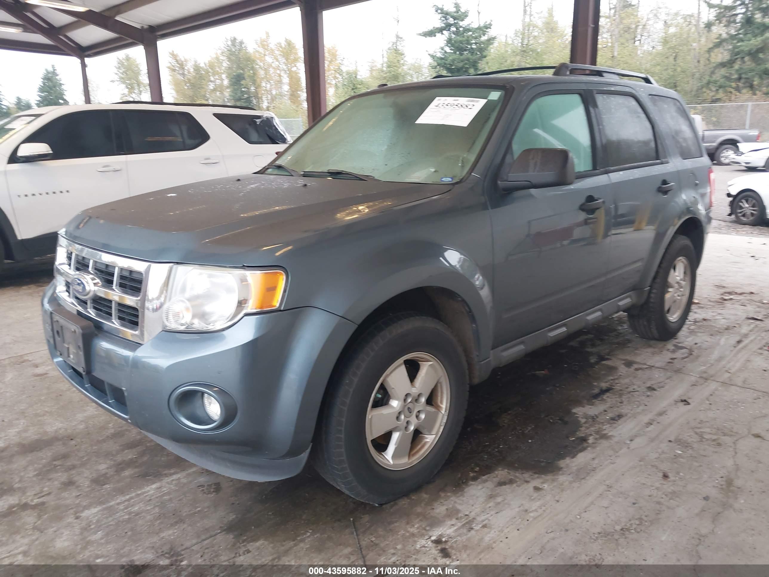 FORD ESCAPE image 2