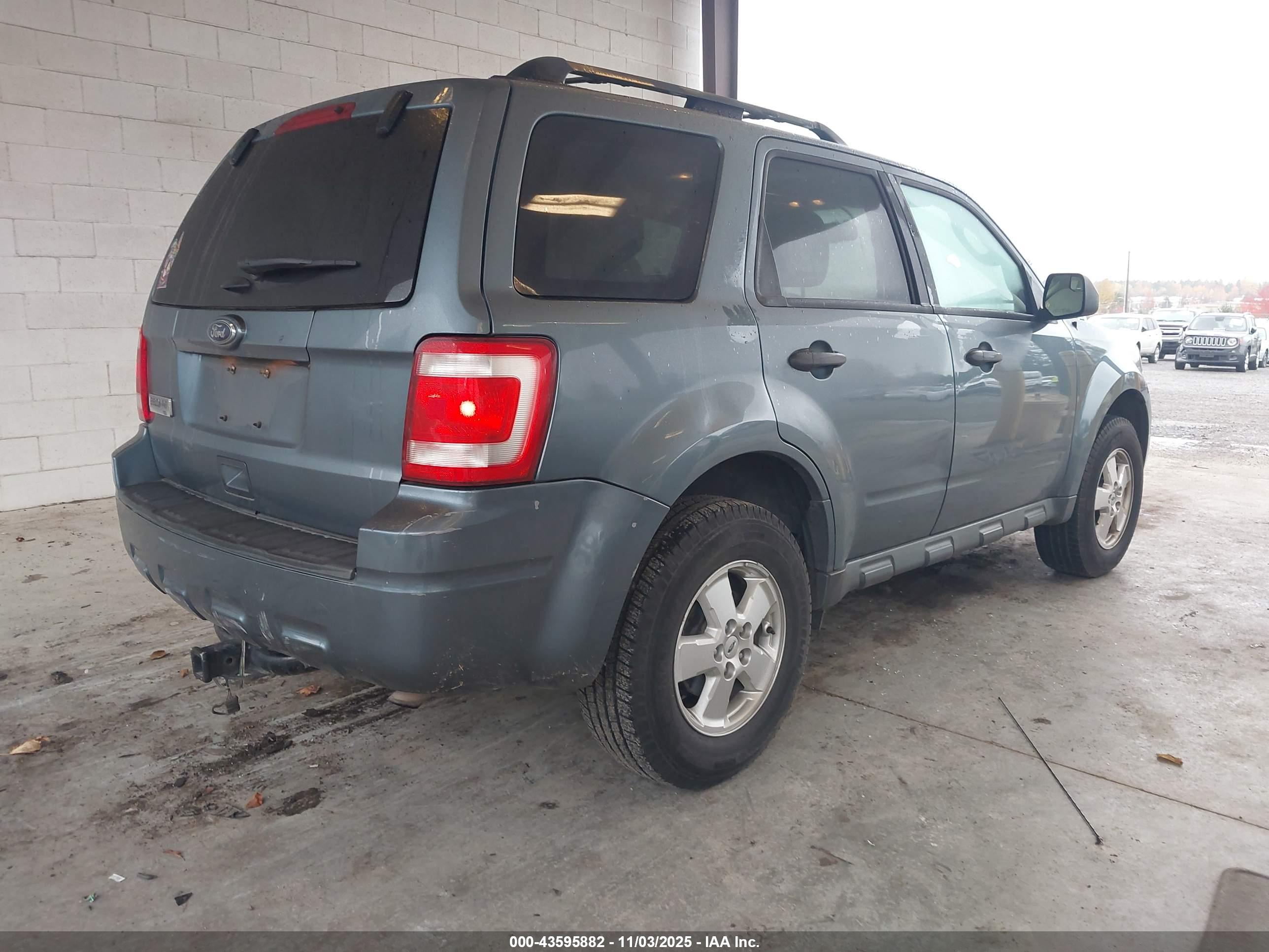 FORD ESCAPE image 4