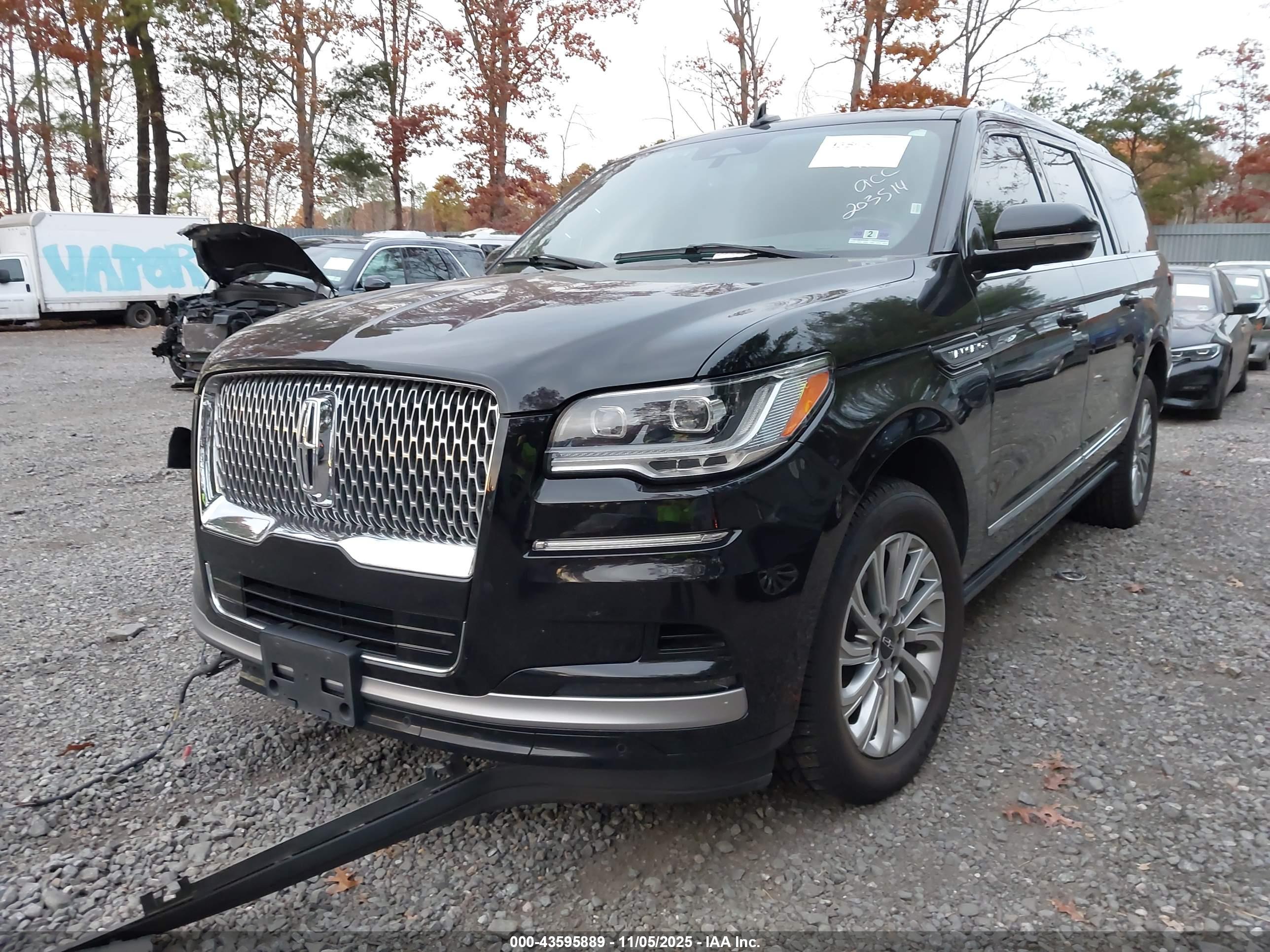 LINCOLN NAVIGATOR image 2