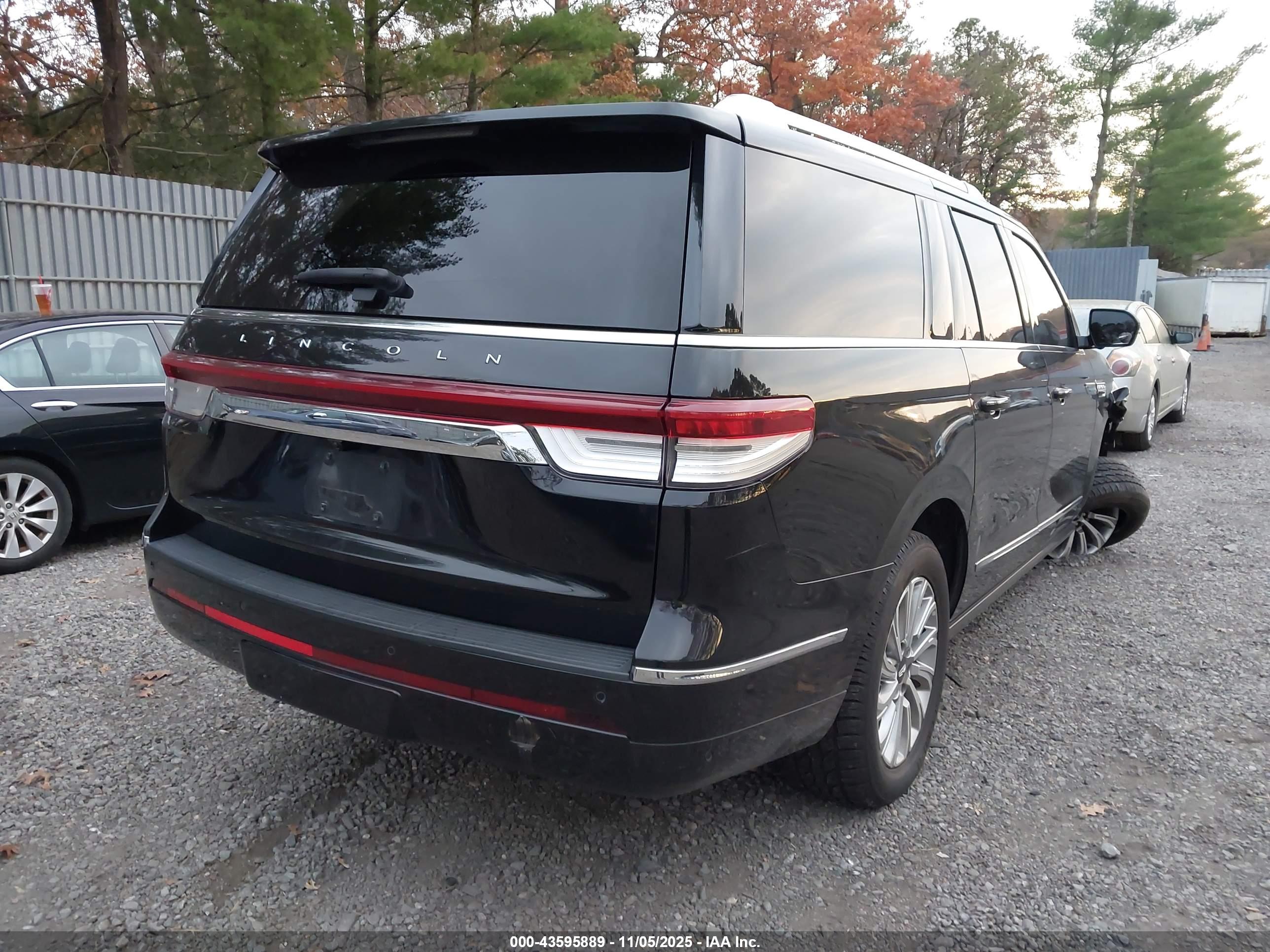 LINCOLN NAVIGATOR image 4