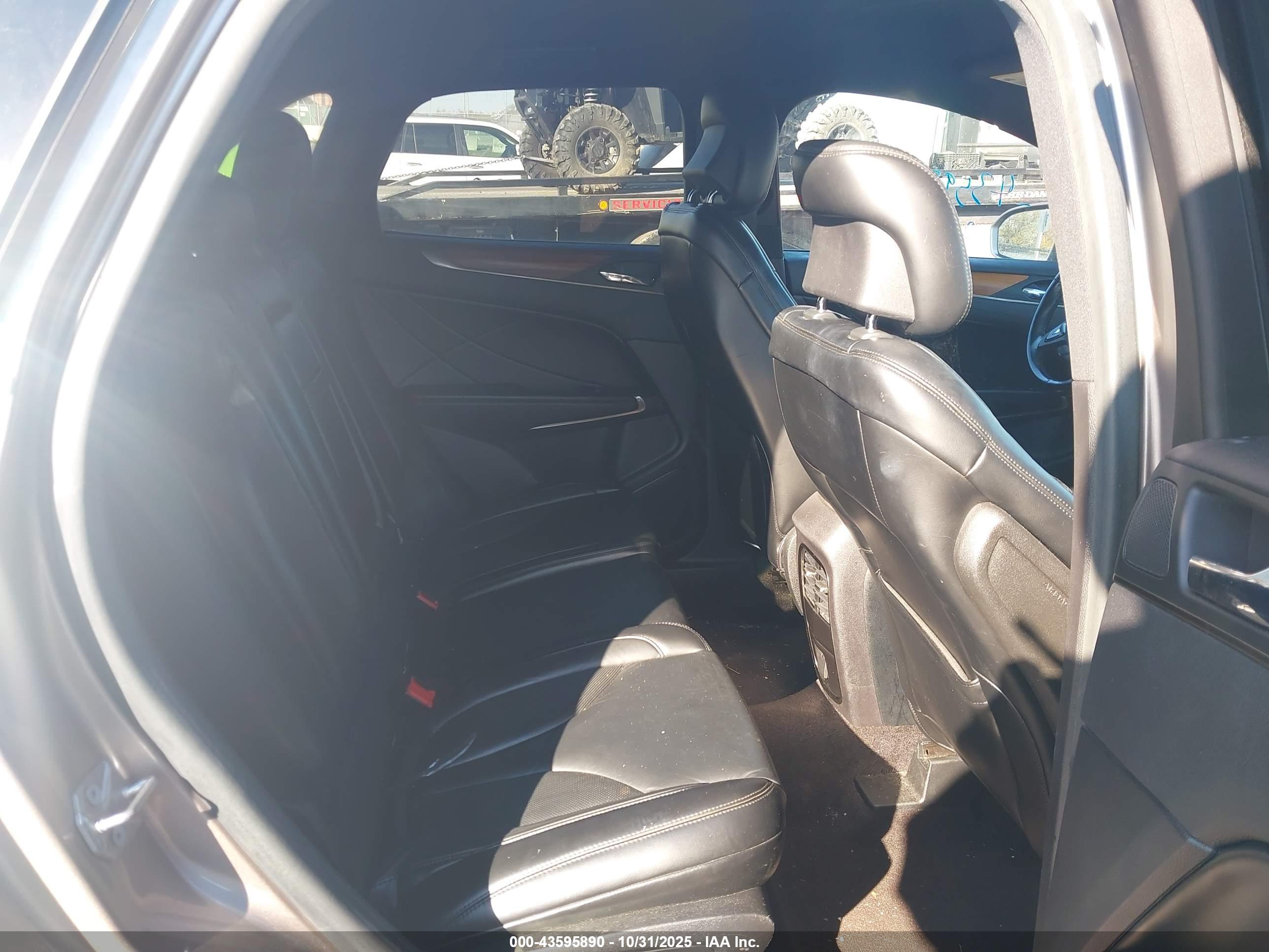 LINCOLN MKC image 8