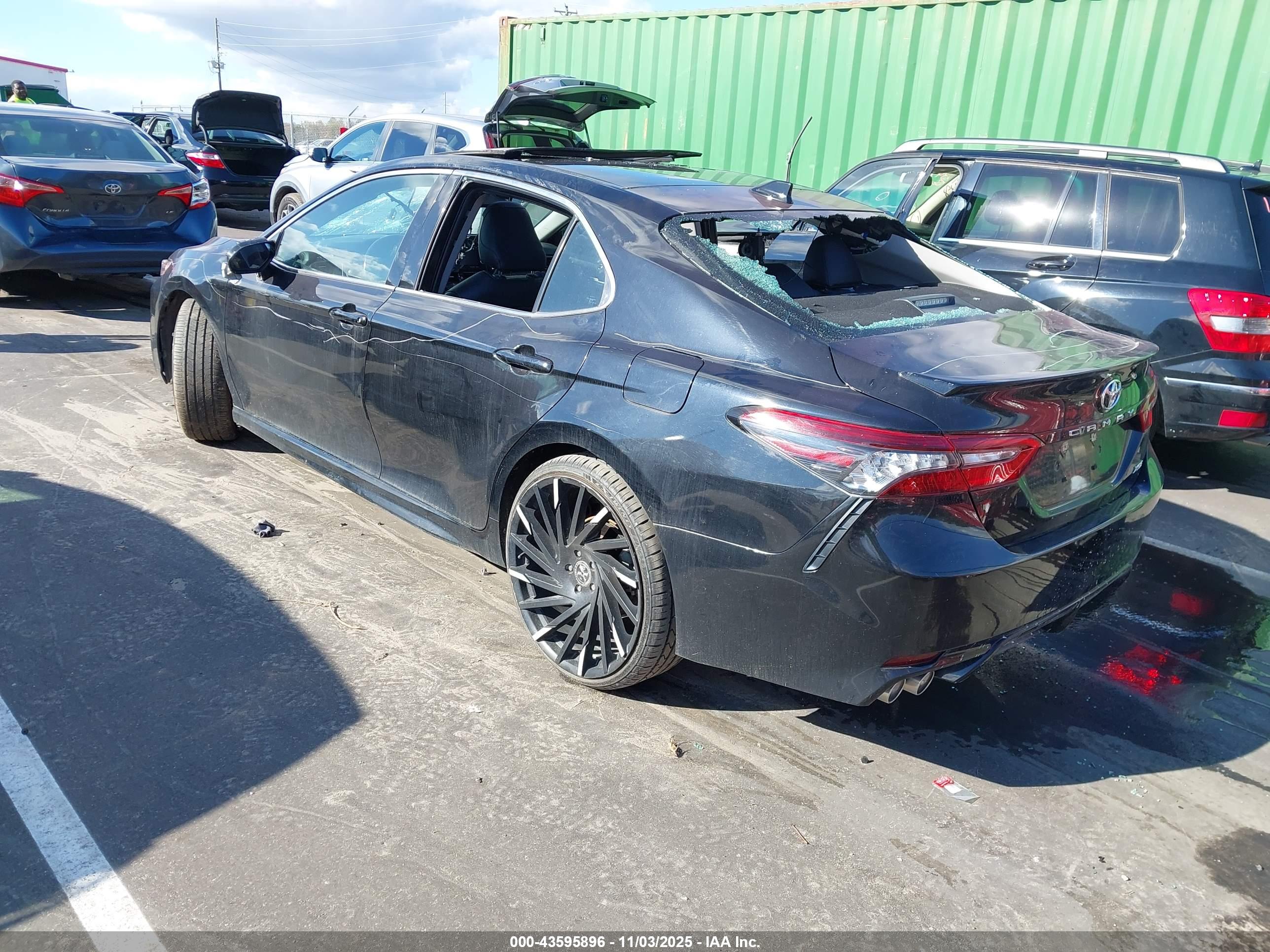 TOYOTA CAMRY image 3