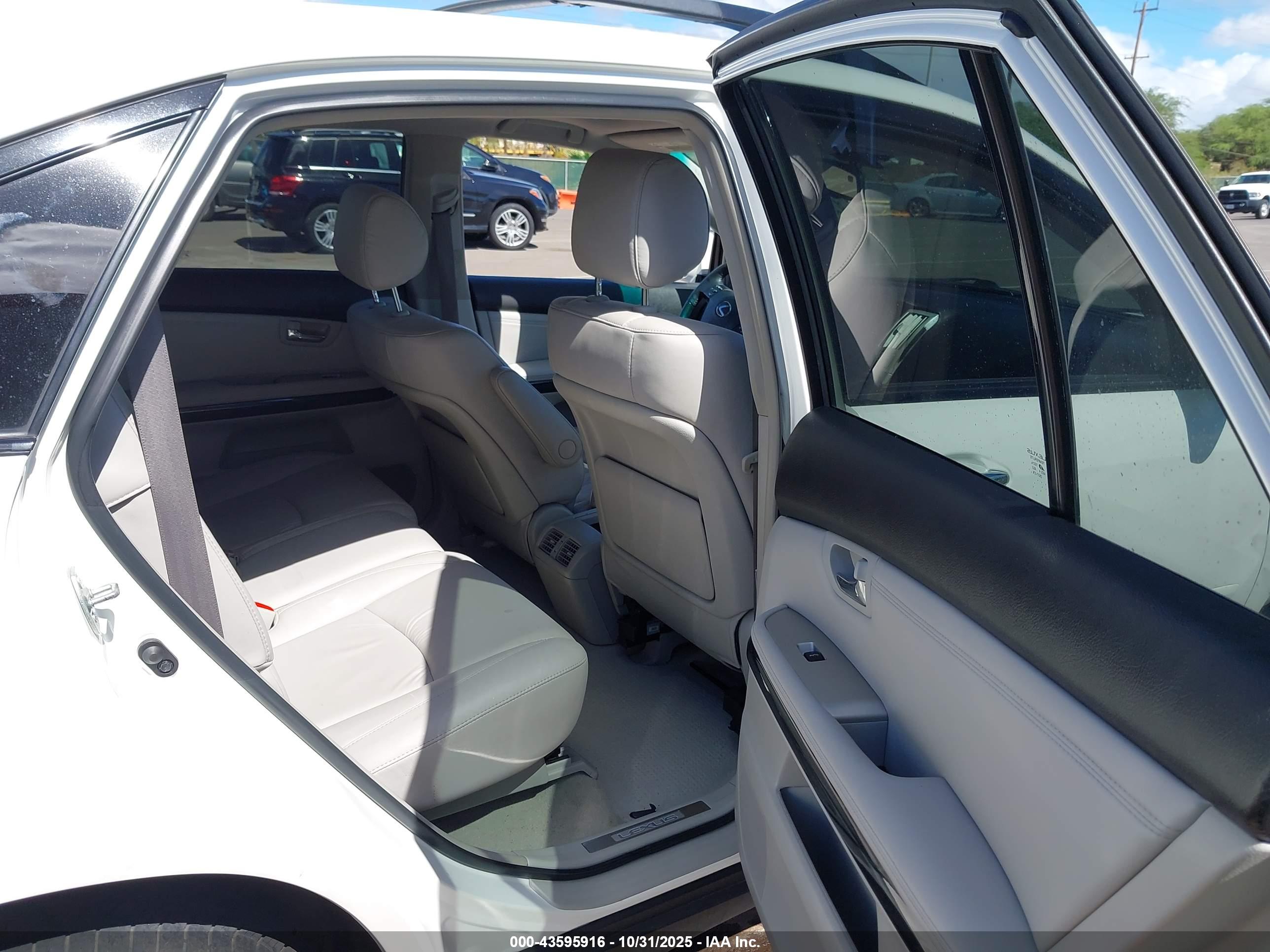 LEXUS RX image 8